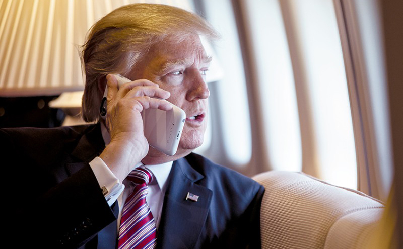 Donald Trump dùng 2 chiếc iPhone, từ chối các biện pháp bảo mật vì quá bất tiện