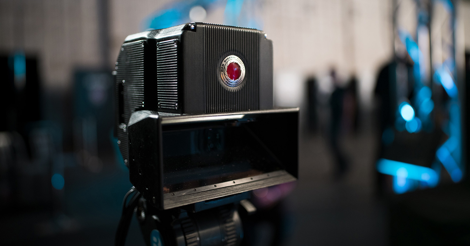 Máy quay 8K 3D mới của RED sử dụng điện thoại Hydrogen One như viewfinder