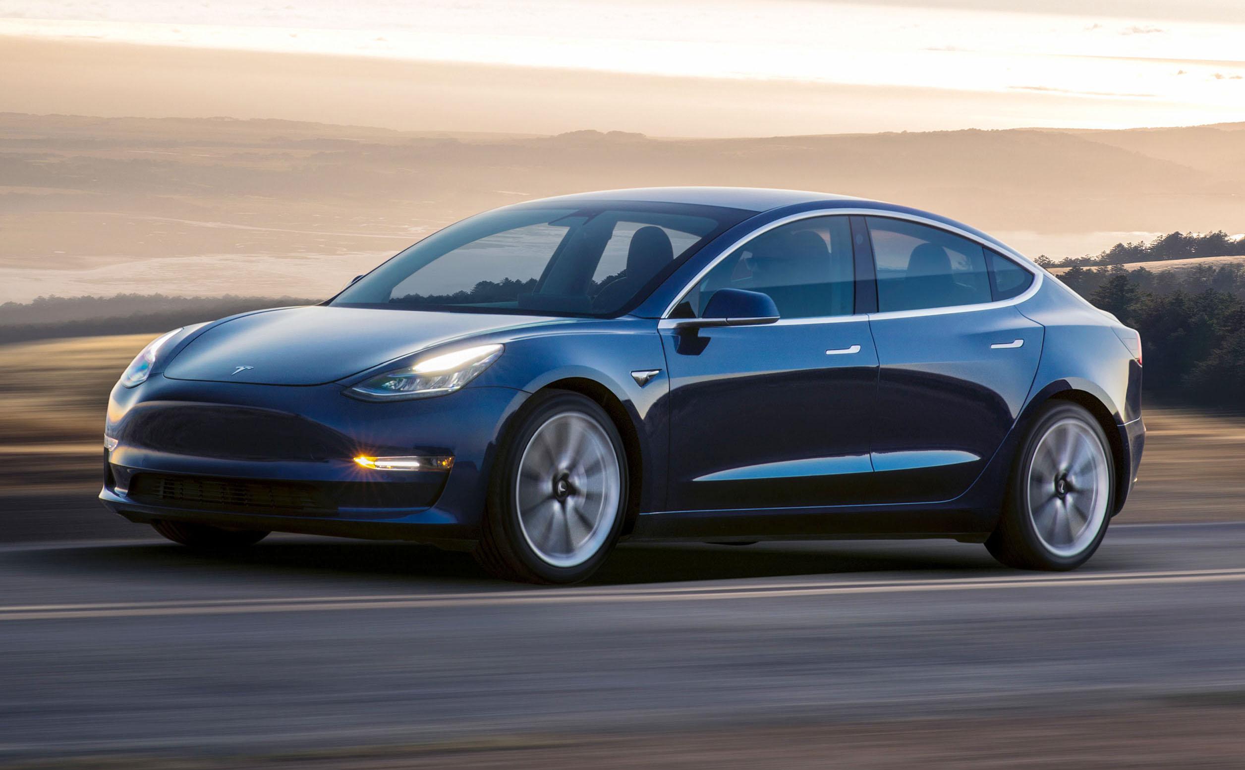 Xe Tesla Model 3 có bản update phần mềm để cải tiến thắng!