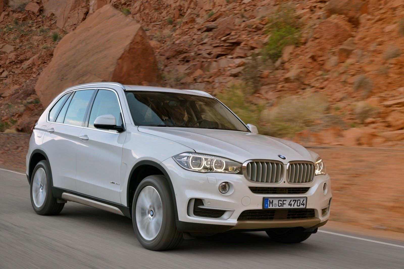 Đang tải 2014-BMW-X5.jpg…