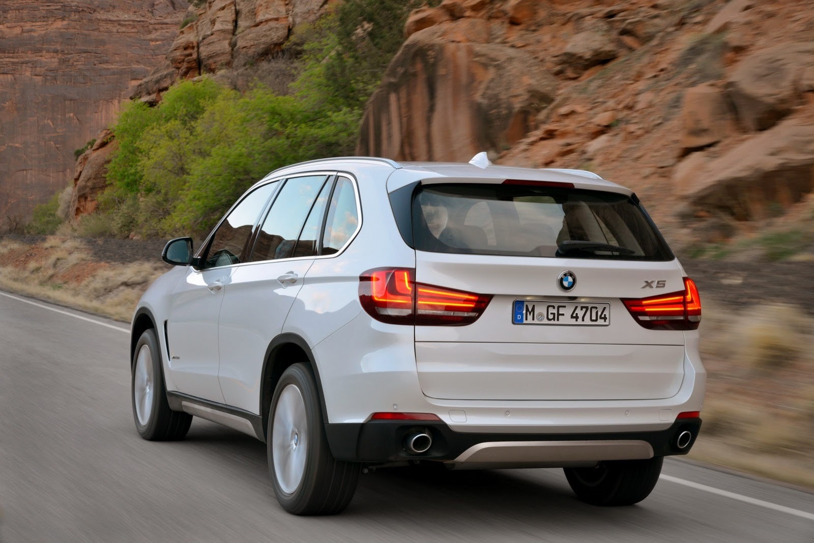 Đang tải 2014-BMW-X5-4.jpg…