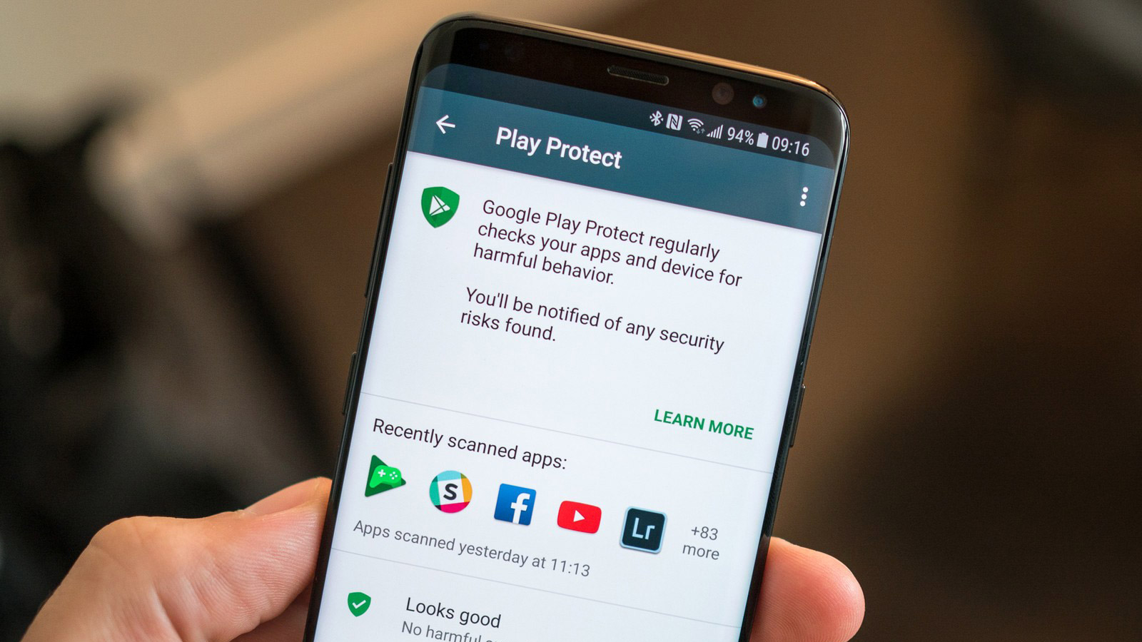 Google Play sẽ tự chèn thông tin vào file APK để phân biệt app từ Play với các nguồn khác