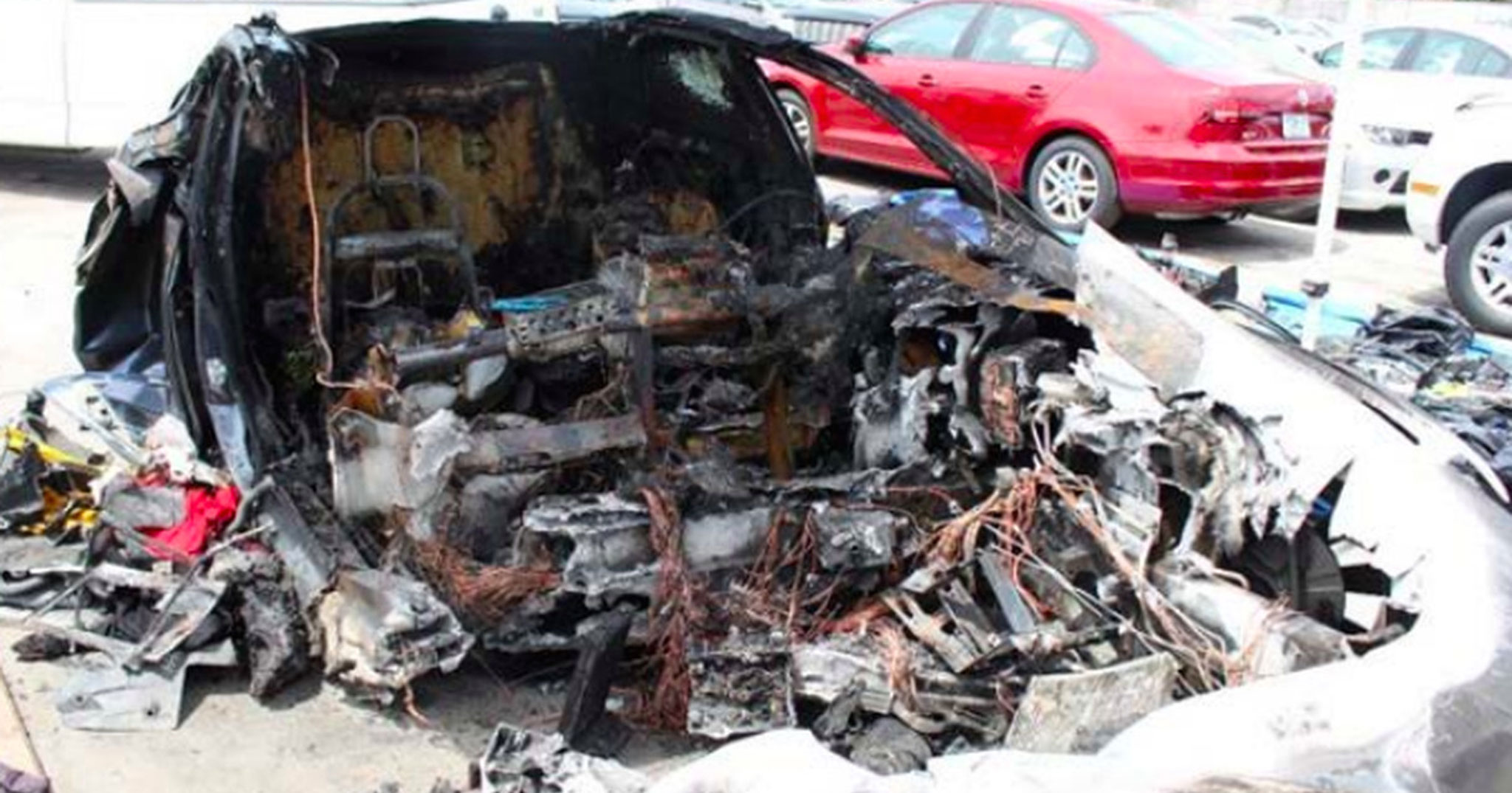 Pin của Tesla Model S bốc cháy 2 lần sau khi xảy ra tai nạn