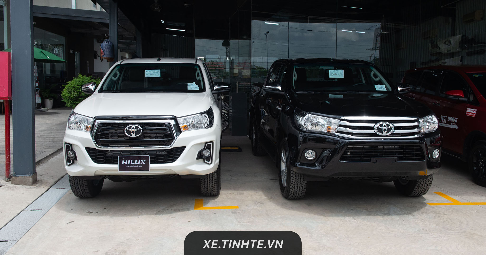 Chi tiết Toyota Hilux 2018 bản 2.4 E - có 7 túi khí, VSC, Cruise Control, giá 695 triệu đồng