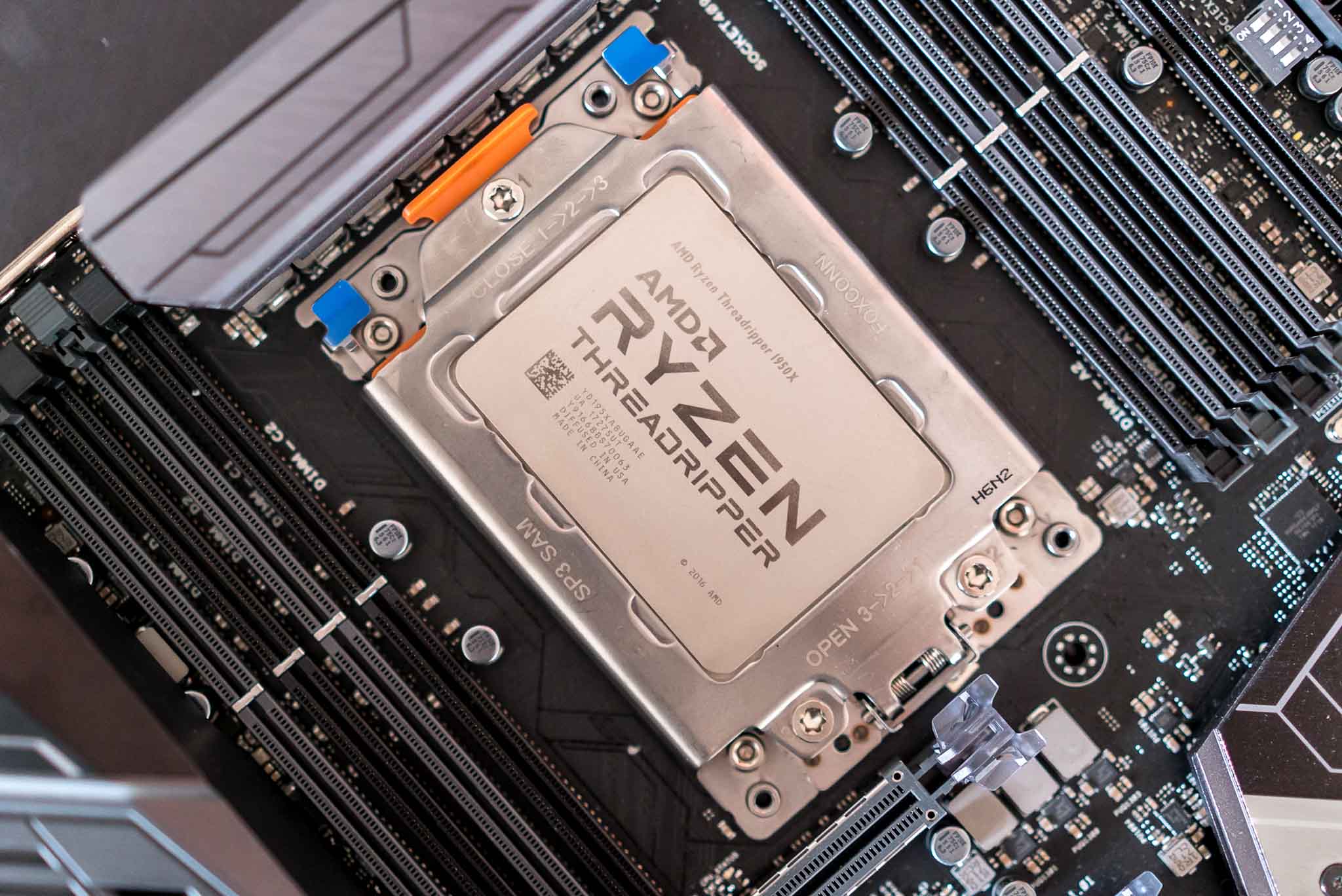 AMD Threadripper 2 đạt 4 GHz trên 32 nhân chỉ với tản nhiệt khí Wraith Ripper