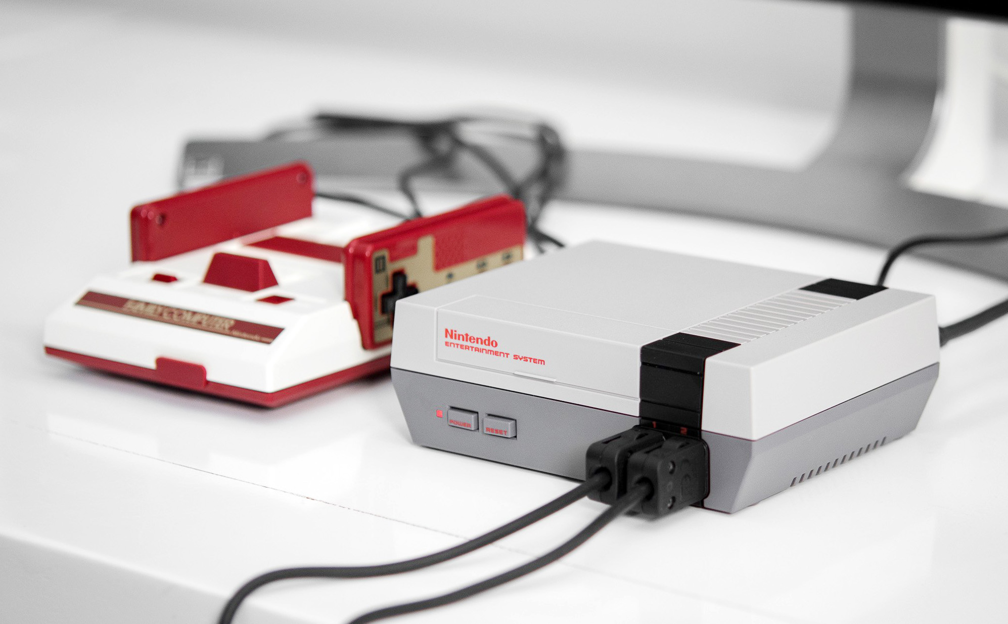 Vượt qua PS4 và Xbox One, NES Classic là máy console bán chạy nhất tháng 06