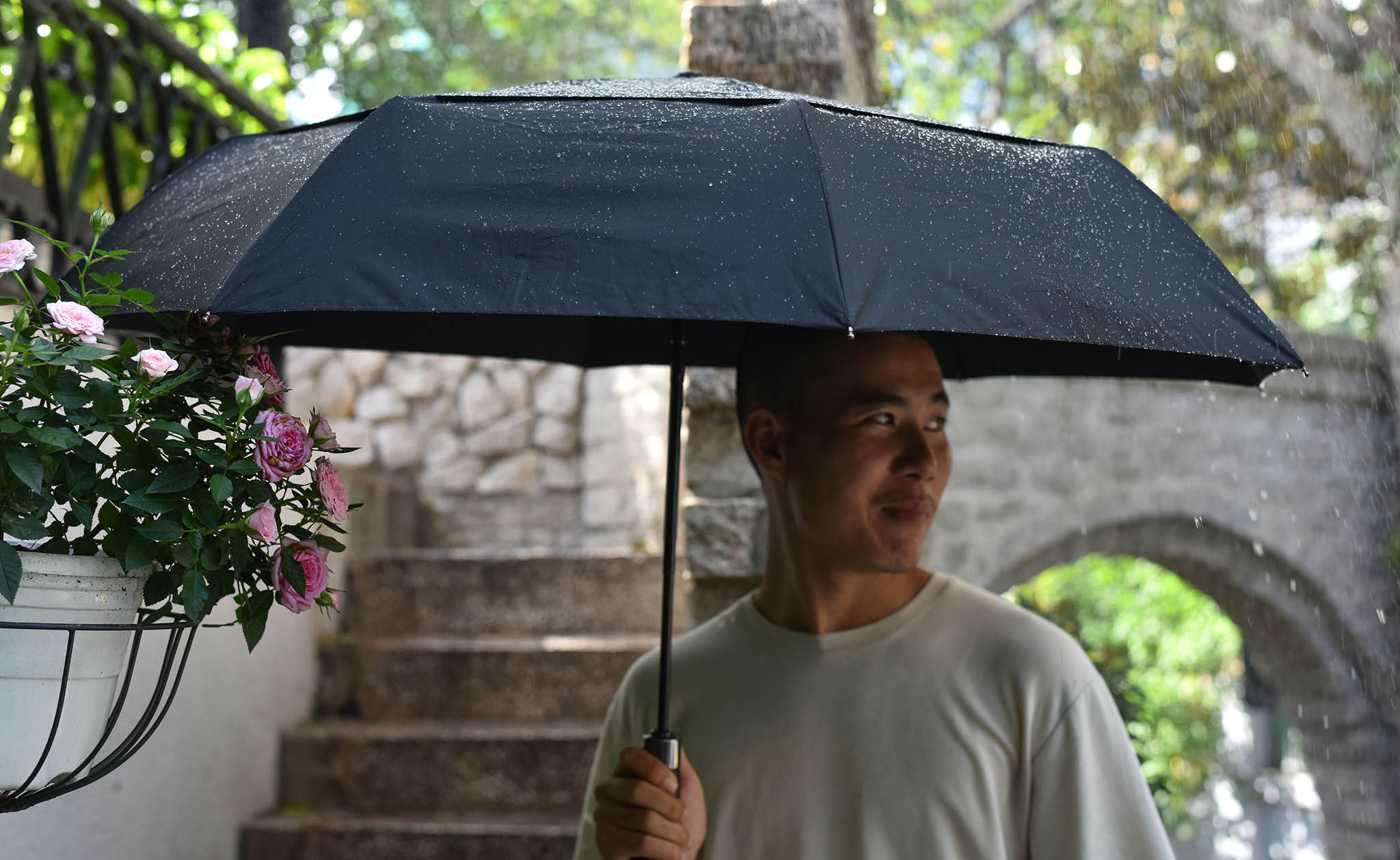 Trên tay cây dù cán đẹp đến từ Anh quốc : gọn, đẹp, thiết kế chống mưa gió