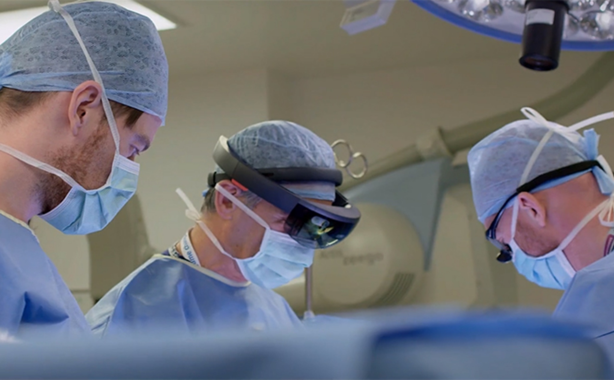 Bệnh viện nhi Alder Hey thử nghiệm áp dụng Microsoft HoloLens trong quá trình phẫu thuật