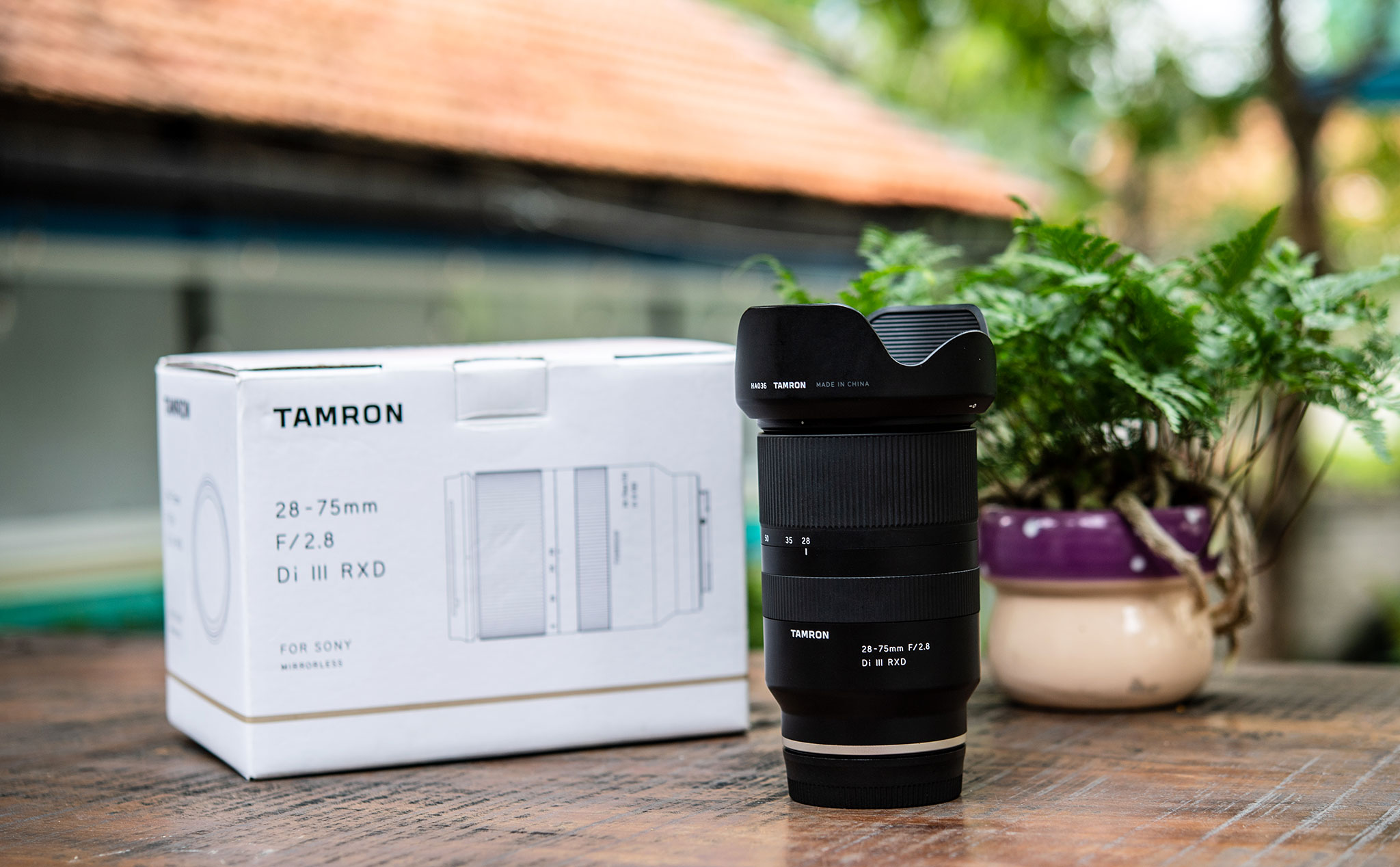Trên tay ống kính Tamron 28-75mm f/2.8: Ngàm Sony FE cho nhu cầu ngon bổ rẻ