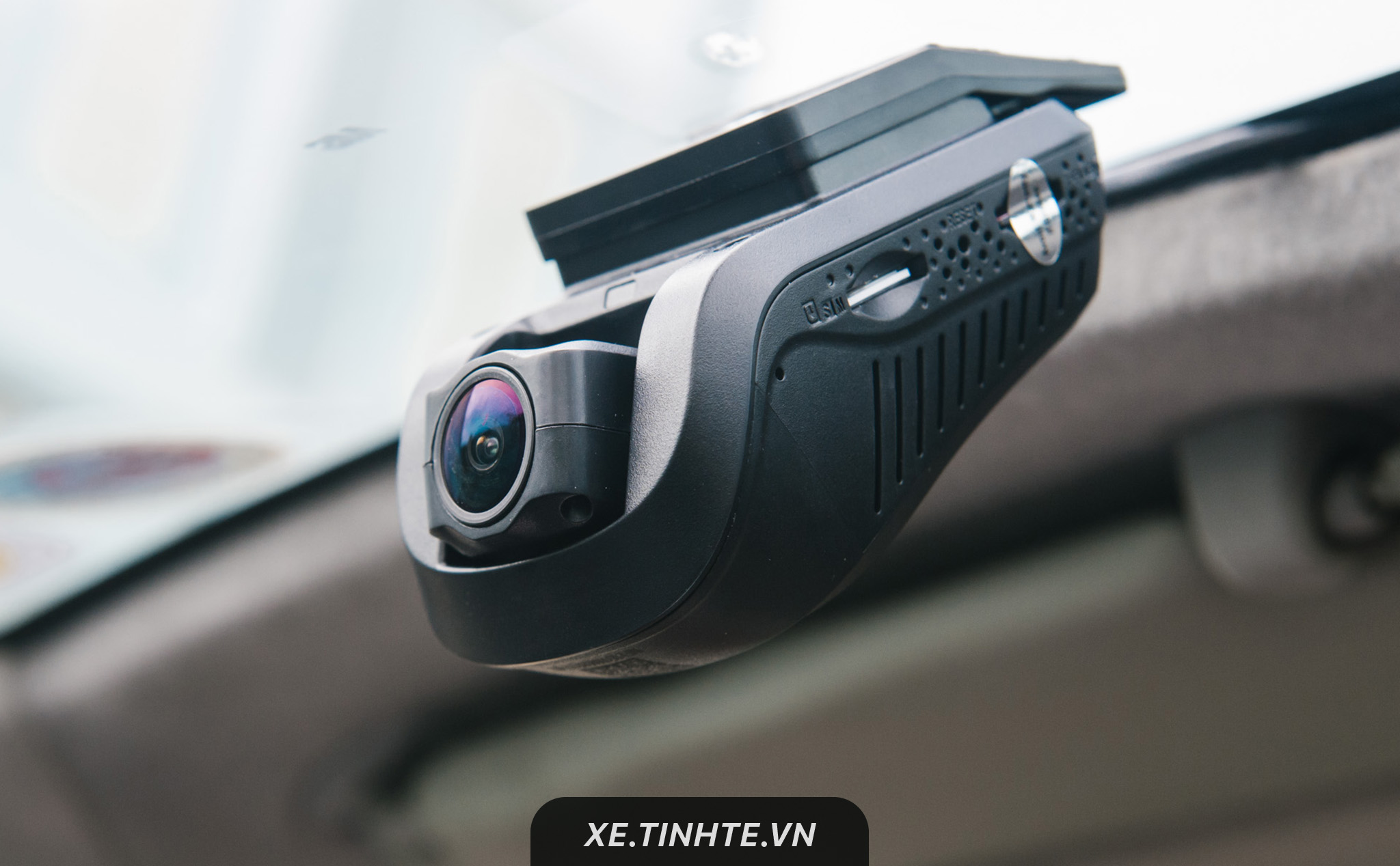 Trên tay camera hành trình Navicom J102 kiêm hộp đen, camera giám sát, phù hợp cho xe dịch vụ