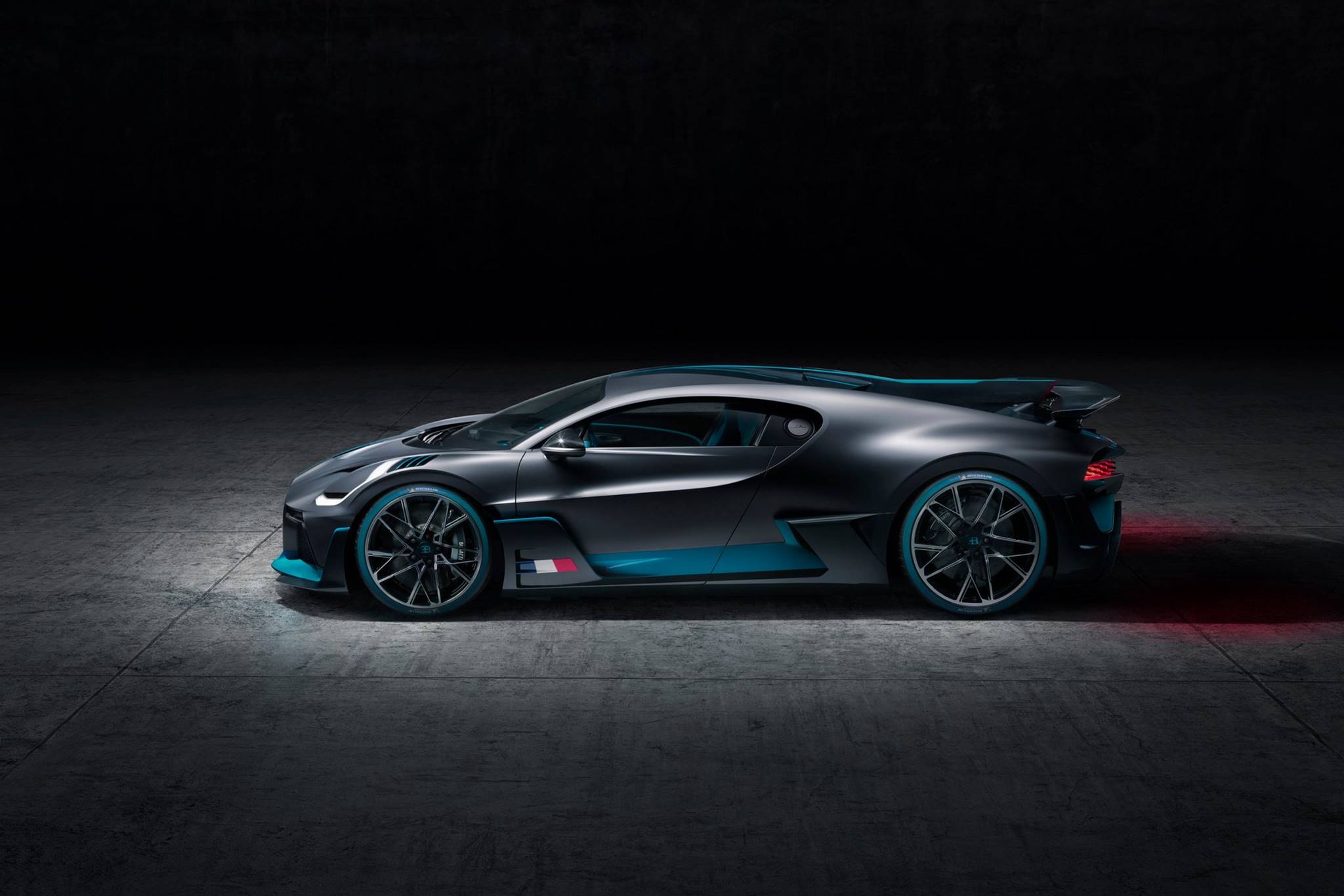 Đang tải Bugatti_Divo_2019_Xe_Tinhte_007.jpg…