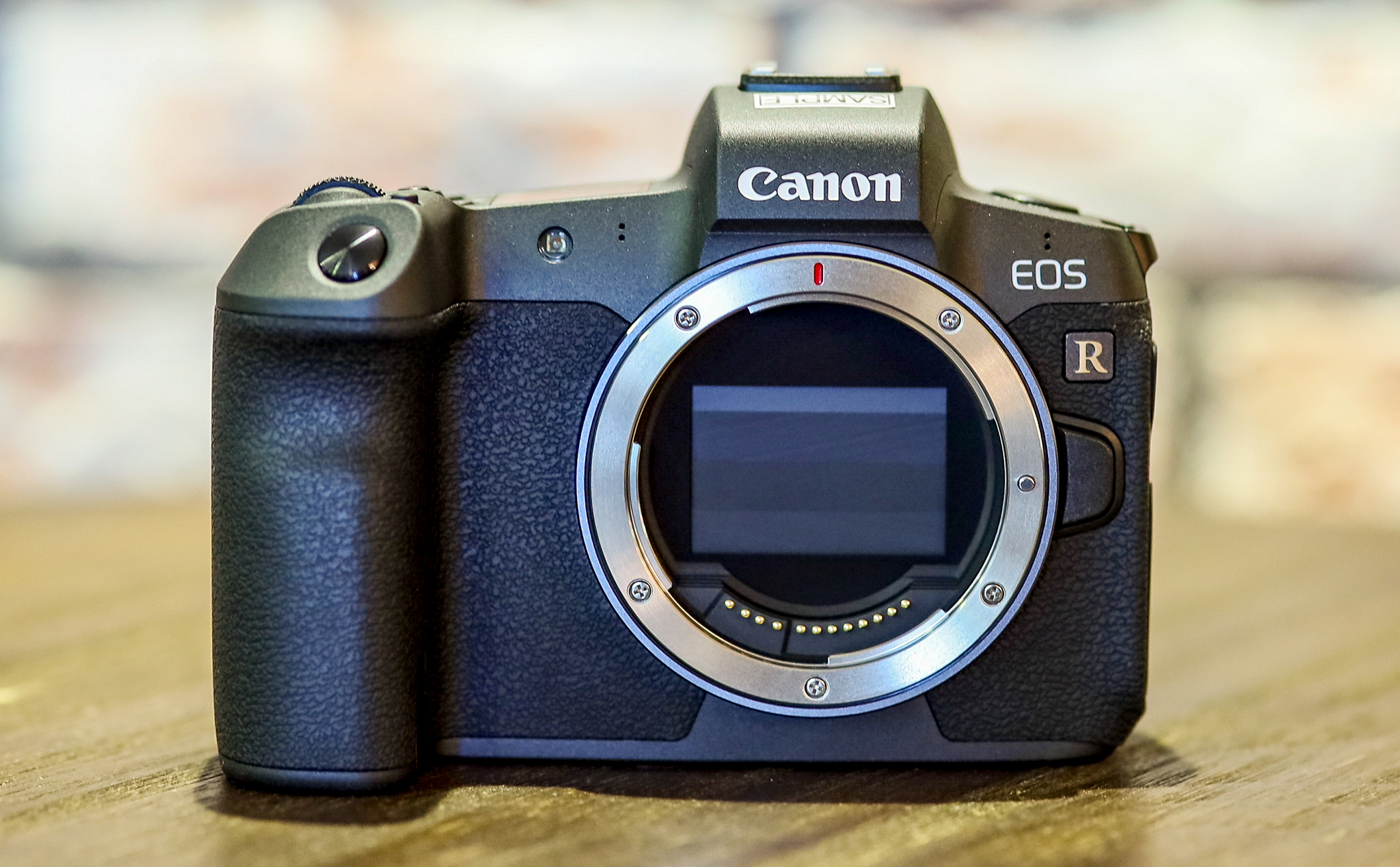 Hình ảnh trên tay Canon R và hệ ống kính ngàm RF mới