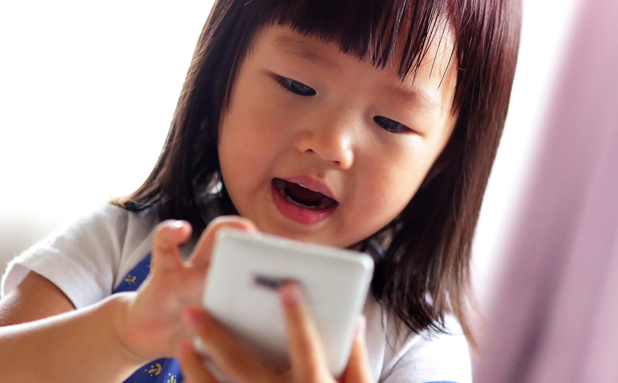 Lo ngại tật cận thị, Trung Quốc muốn kiểm soát thời gian chơi game của trẻ em xuống 1 tiếng mỗi ngày