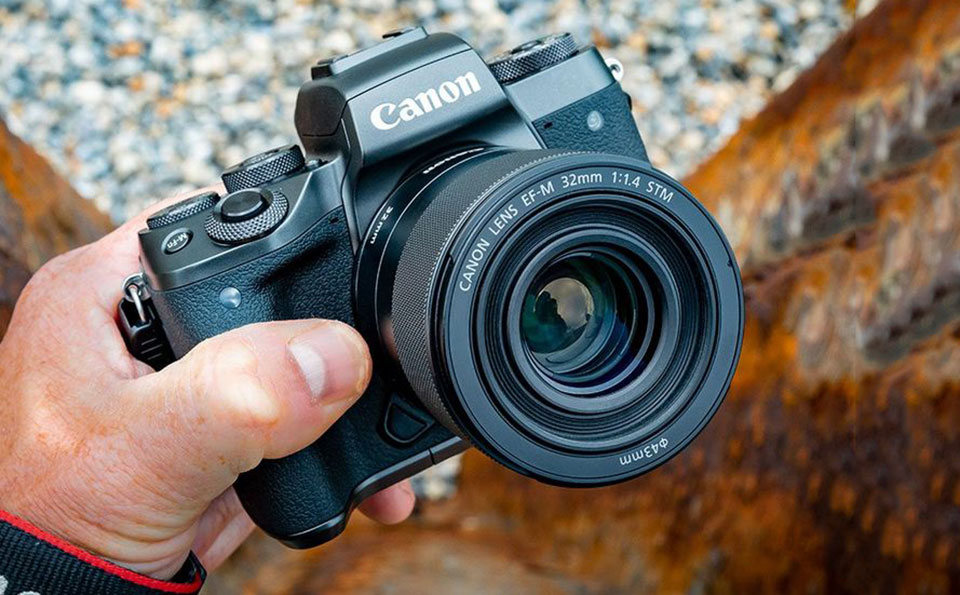 Với ống kính 32mm F1.4 mới ra mắt, Canon vẫn tiếp tục phát triển mirrorless dòng EOS M