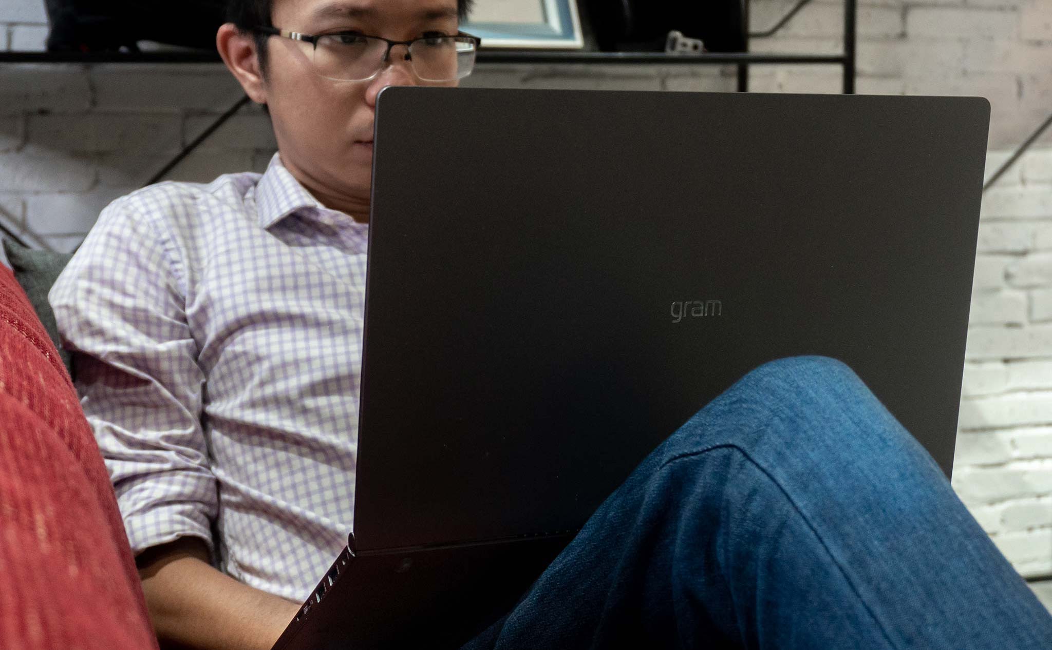 7 ngày trải nghiệm laptop siêu nhẹ LG gram 2018: chiếc máy từ trường tới giường