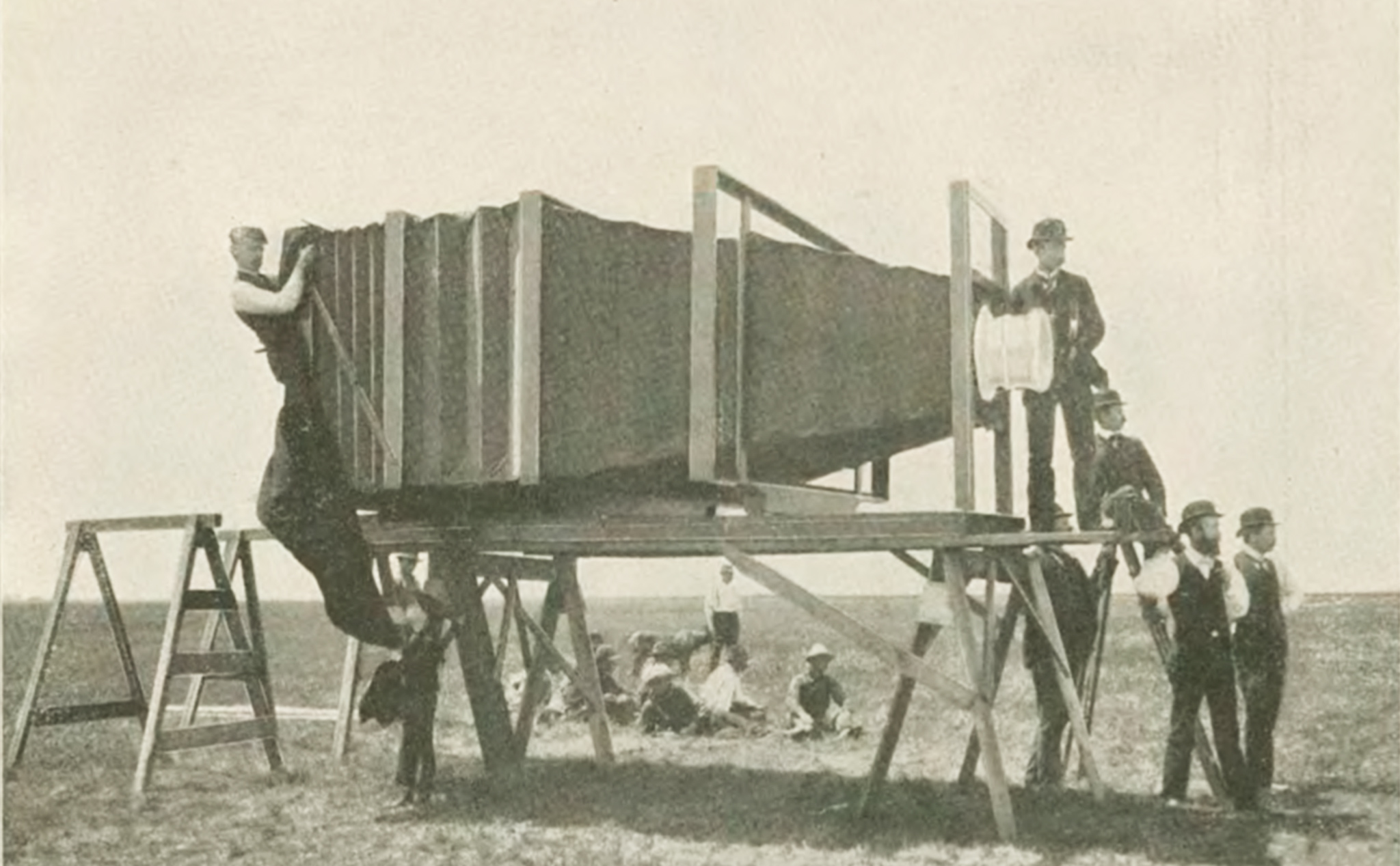 Đây là chiếc máy ảnh lớn nhất thế giới - năm 1900