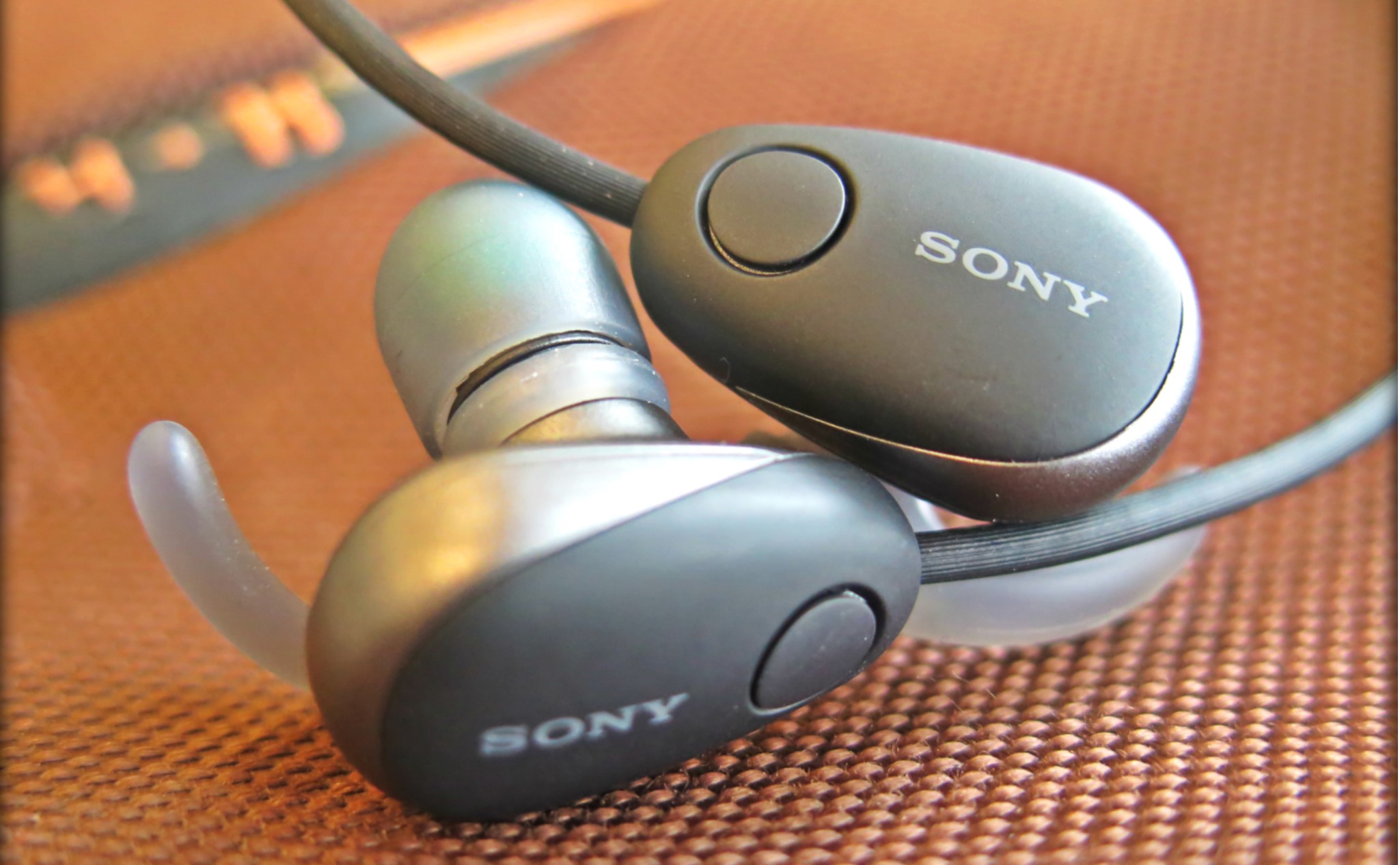 Cảm nhận tai nghe Bluetooth Sony WI-SP600N sau một tháng sử dụng | Viết bởi  NguyenXNguyen