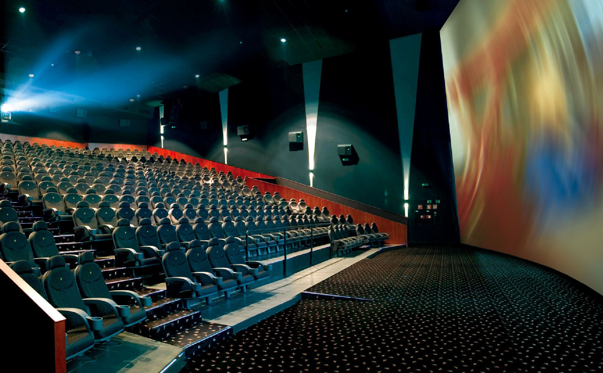 CEO của IMAX đàm phán với các dịch vụ stream phim để đem phim ảnh ra rạp IMAX
