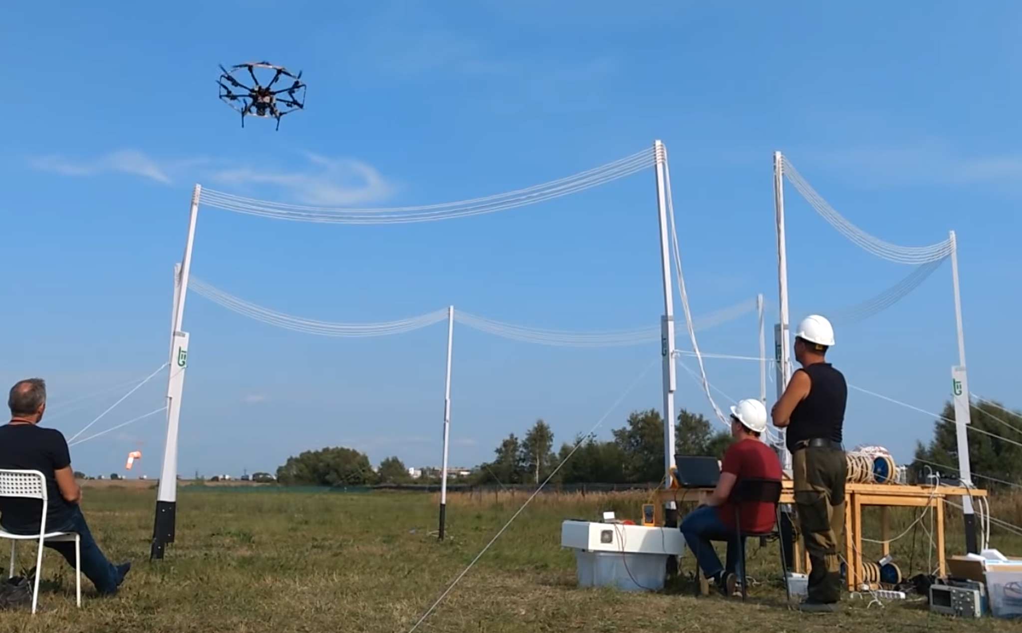 Phát triển thành công hệ thống sạc cho drone mà không cần đáp xuống