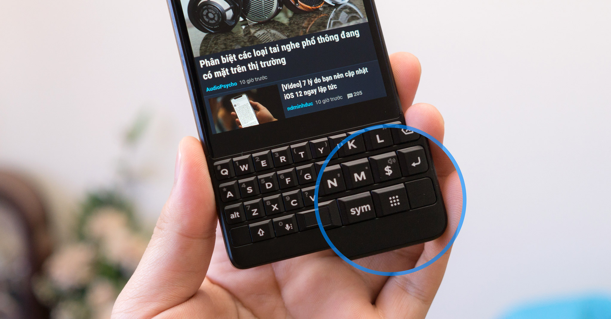 Chia sẻ kĩ hơn về phím đổi app nhanh của BlackBerry Key2: thứ mà iPhone và Android không có được