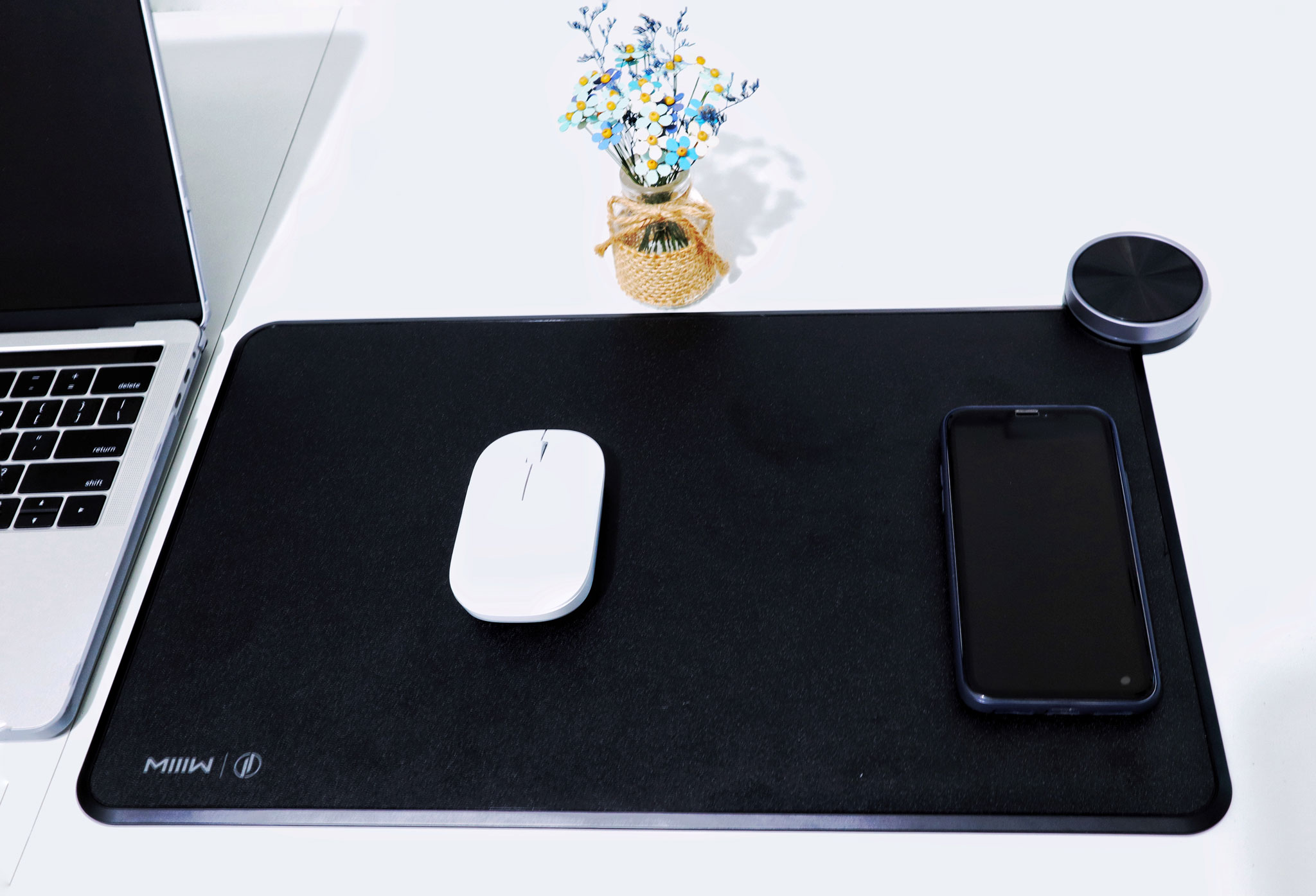 Trên tay lót chuột SmartPad: sạc nhanh chuẩn Qi, Bluetooth LE 4.0, có đèn RGB chất lượng