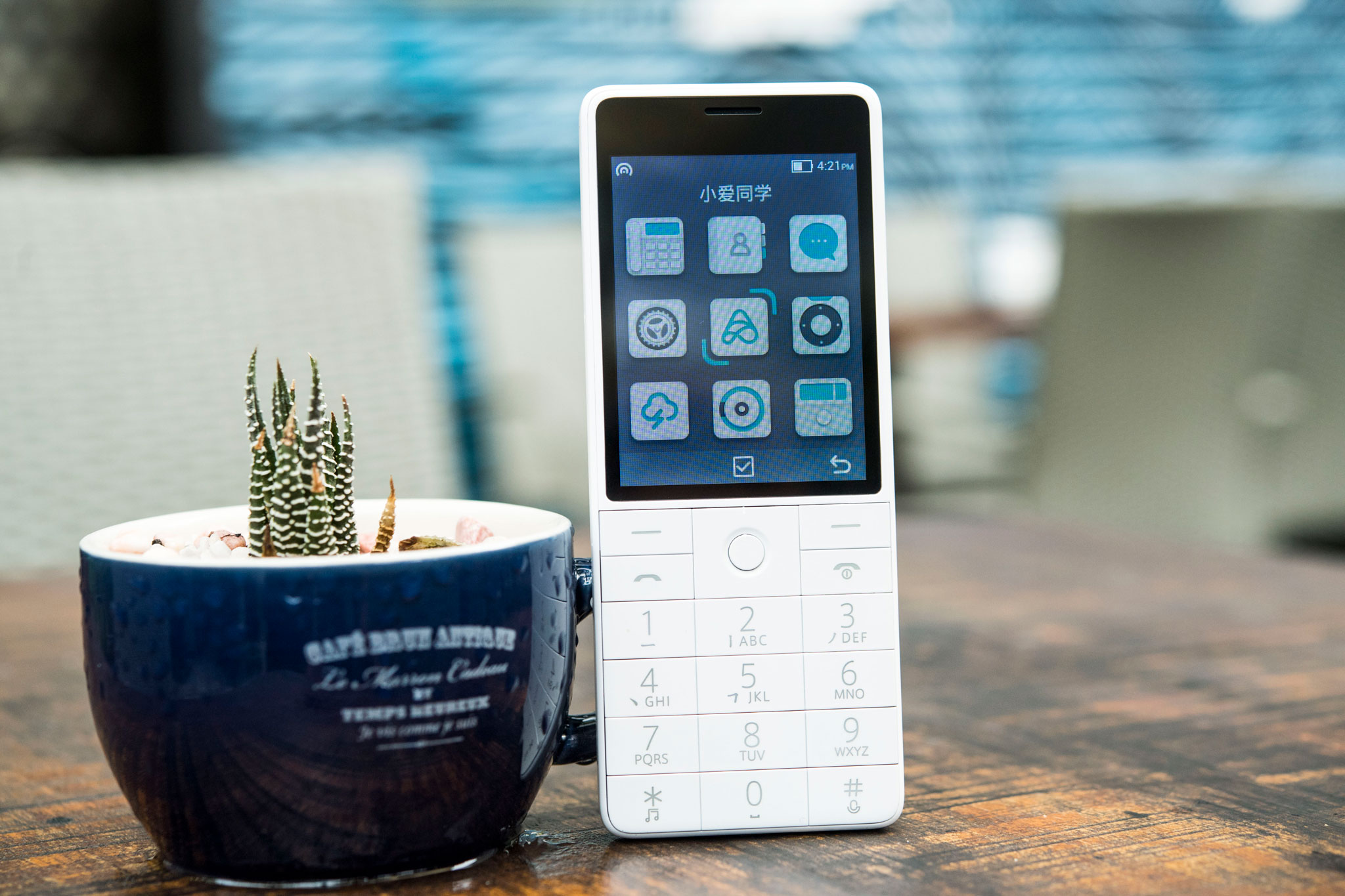 Trên tay điện thoại phổ thông Qin 1S: chạy Android, có tính năng AI, 4G phát wifi, giá 1tr200