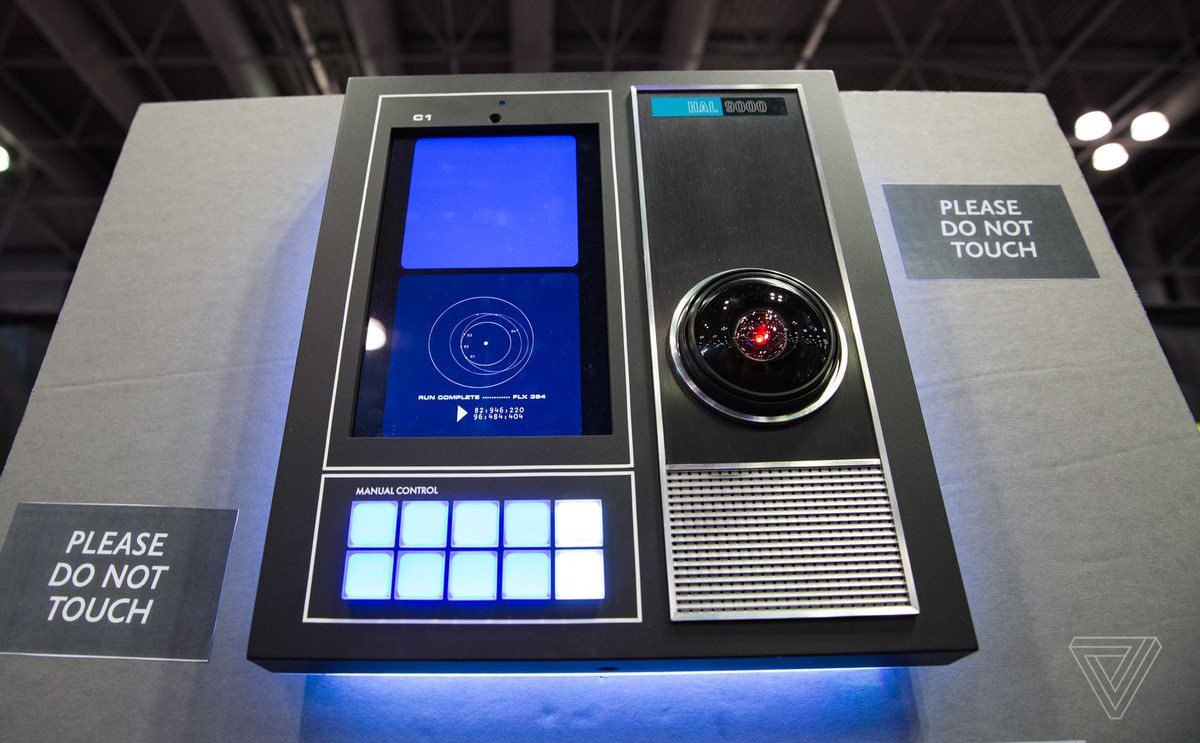HAL 9000 trong phim A Space Odyssey buớc ra đời thực với hệ thống âm thanh Command Console