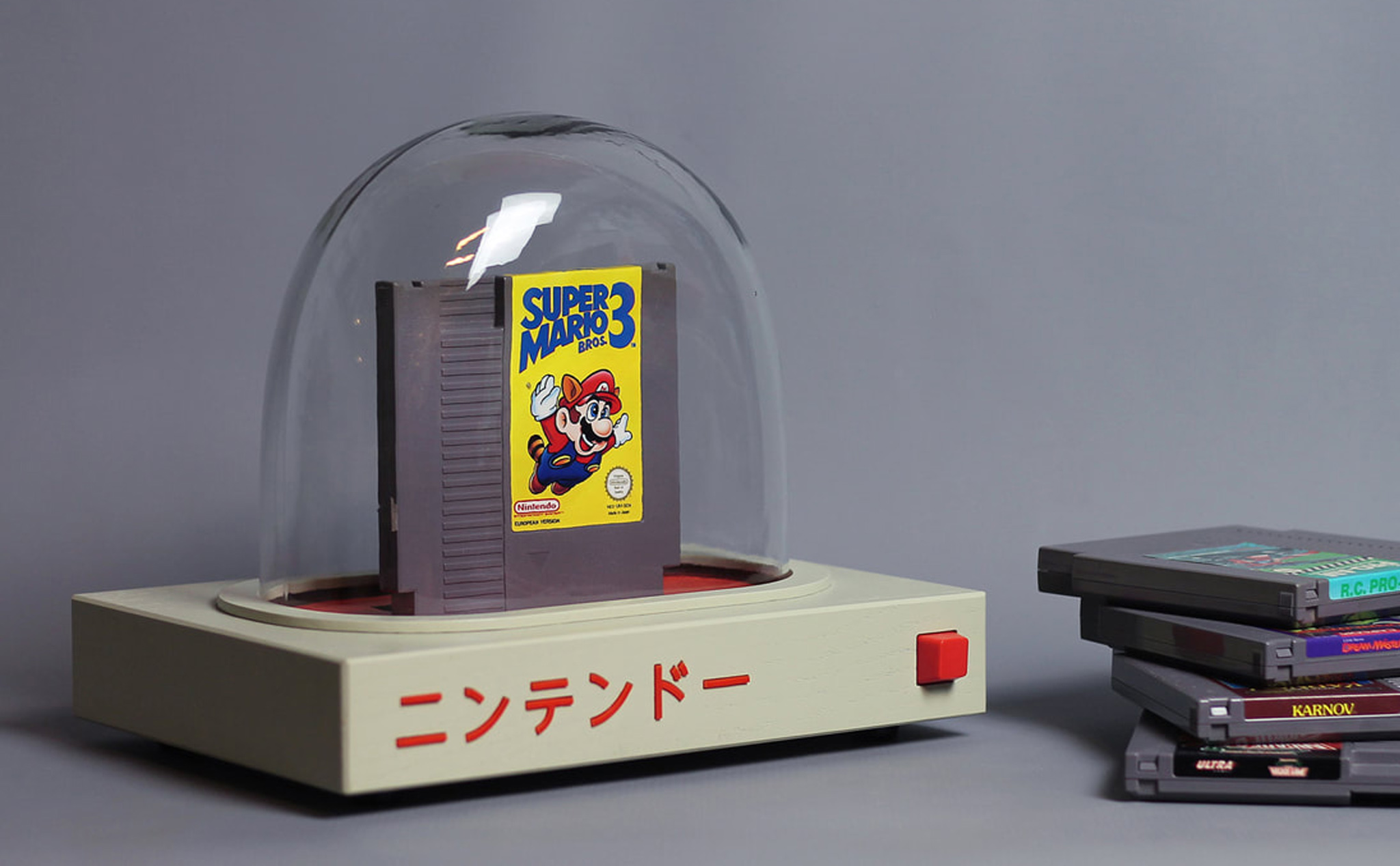 Pyua: Máy chơi game NES hồi sinh dưới bàn tay modder, giống lồng kính trưng bày băng game