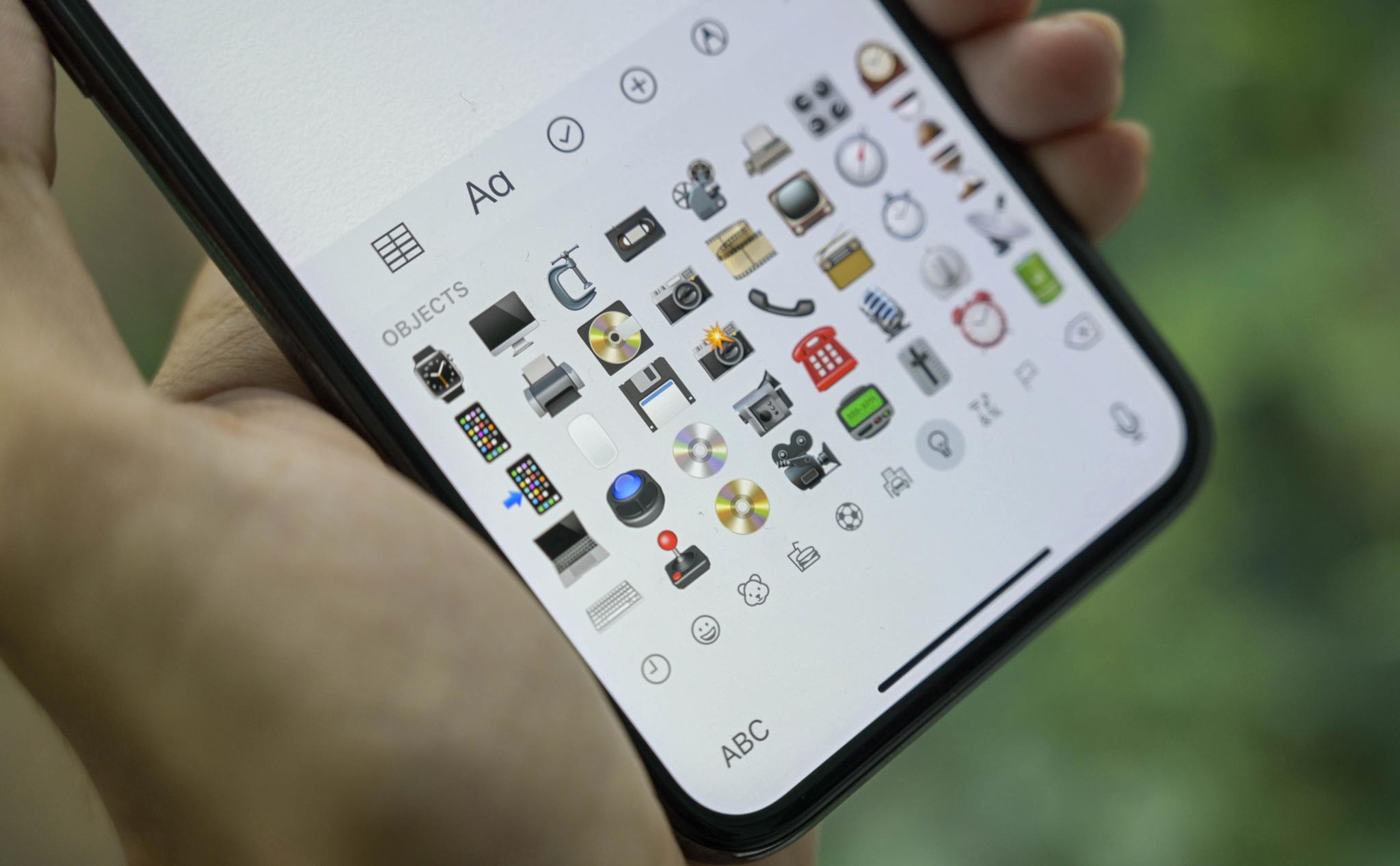 [Vui] Bộ icon của bàn phím iOS 12 đã bổ sung biểu tượng iPhone X