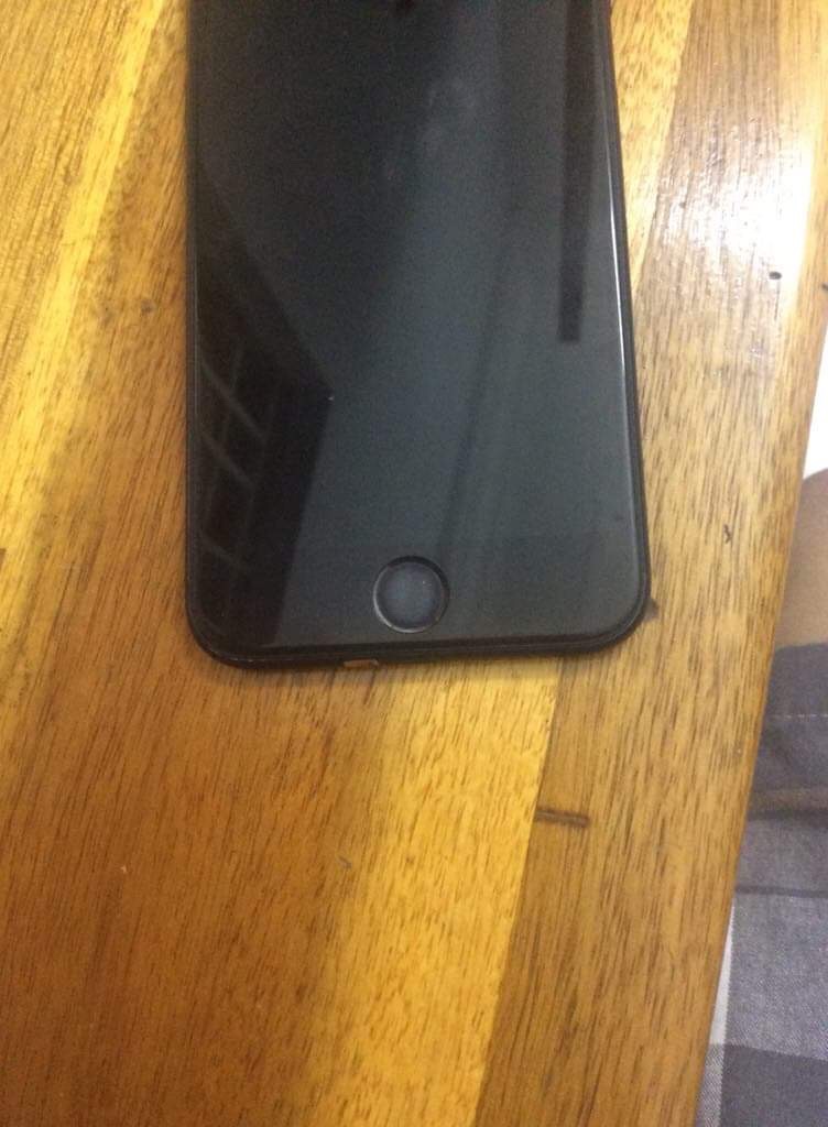 Nút home trên iPhone7 bị bóng