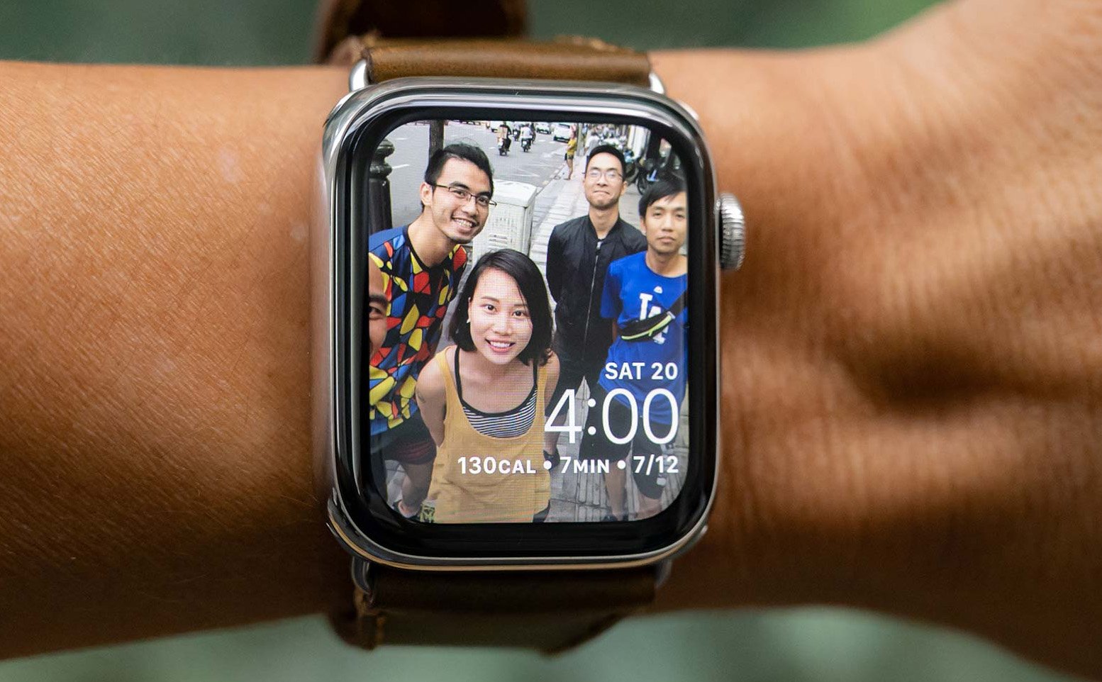 Letakkan 500 gambar orang di Apple Watch agar Anda tidak melupakan wajahnya