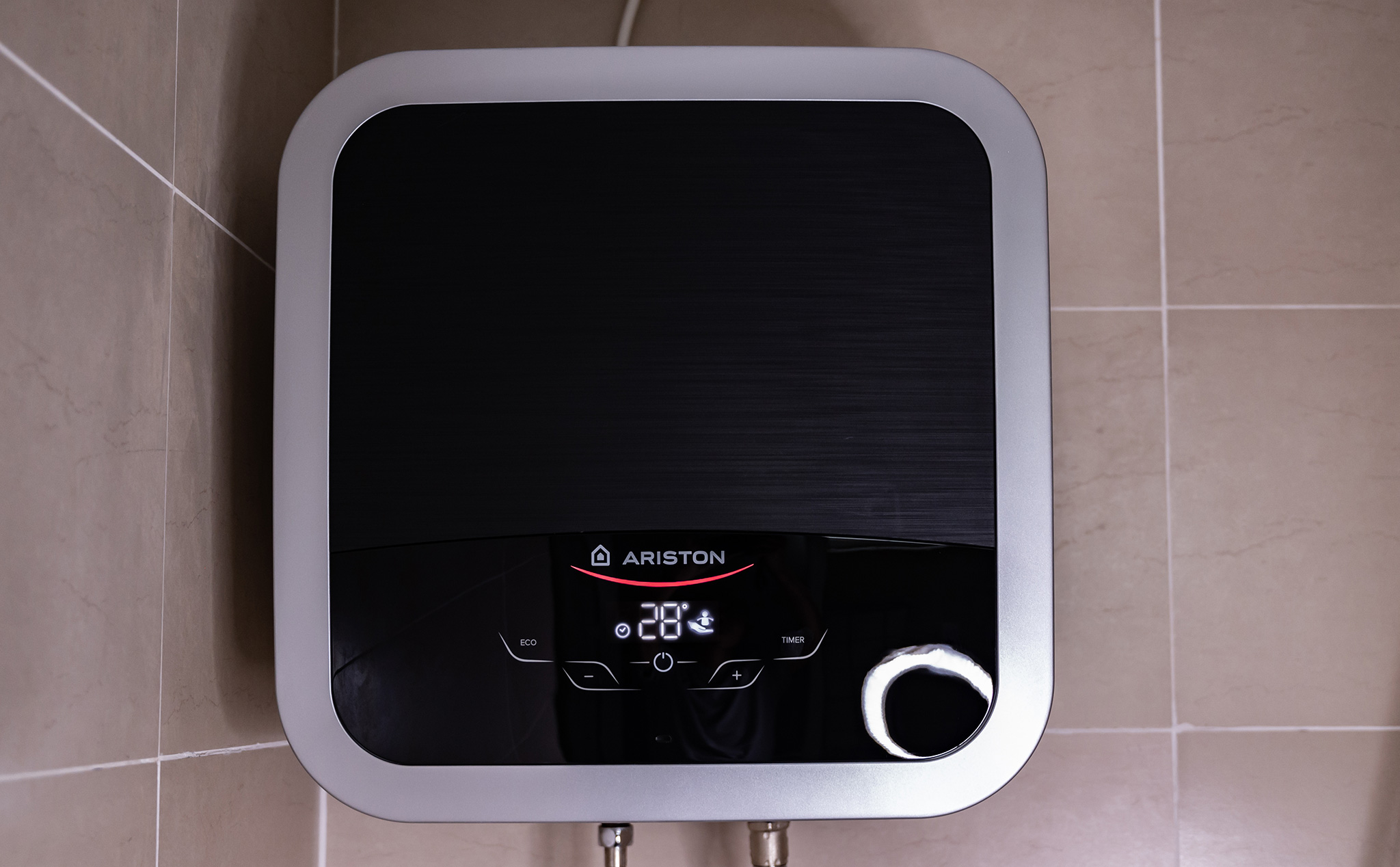 Trên tay máy tắm nước nóng Ariston Andris2: thiết kế đẹp, nhiều tính năng