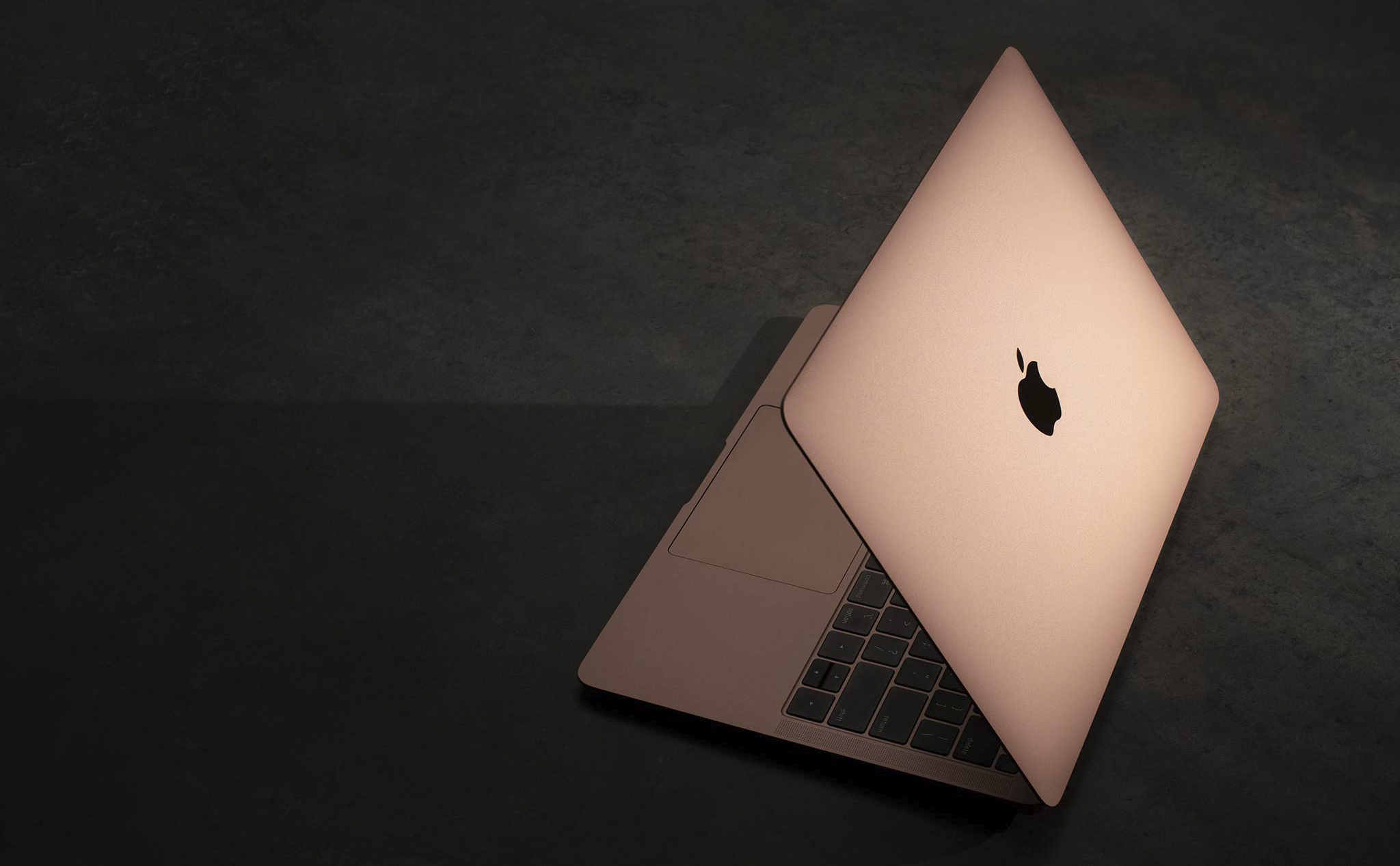 Trên tay Macbook Air 2018: màu vàng hồng đẹp sang, mỏng nhẹ hơn, màn hình đẹp, trackpad rộng hơn,...