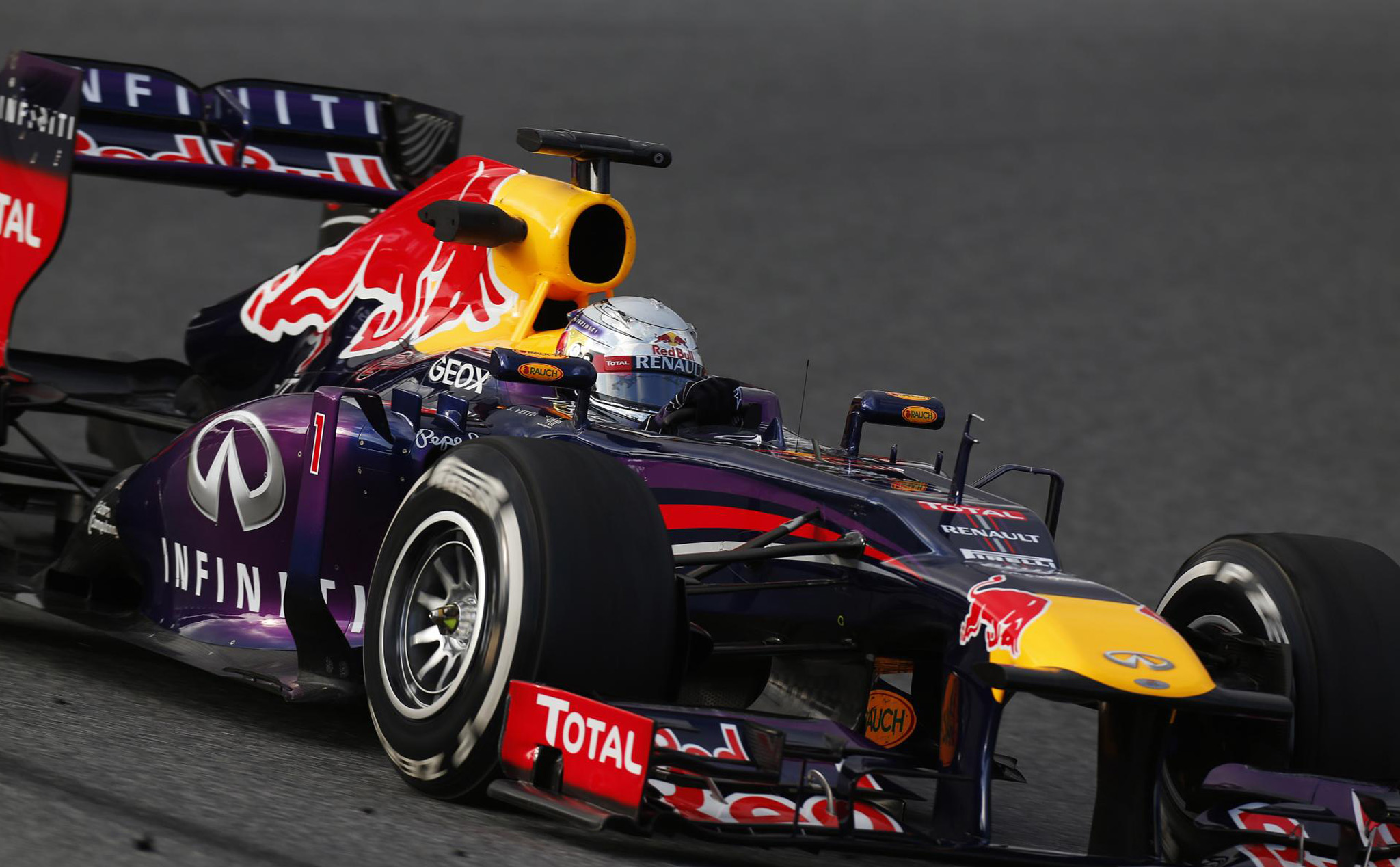 Red Bull RB9: Ông vua cuối cùng của thời đại V8 công thức 1