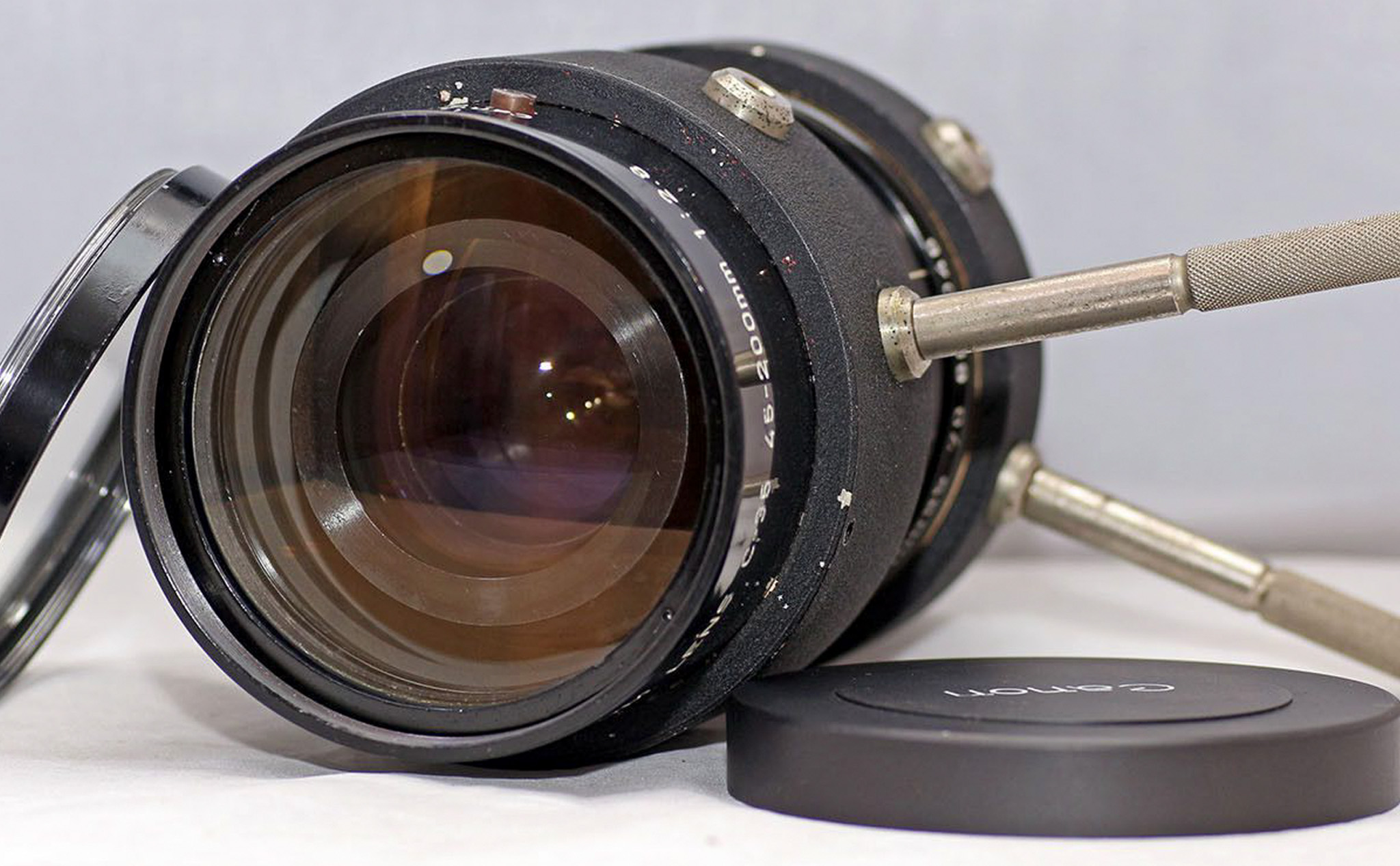Ống kính siêu hiếm Canon 45-200MM F/2.8 giá $29,999