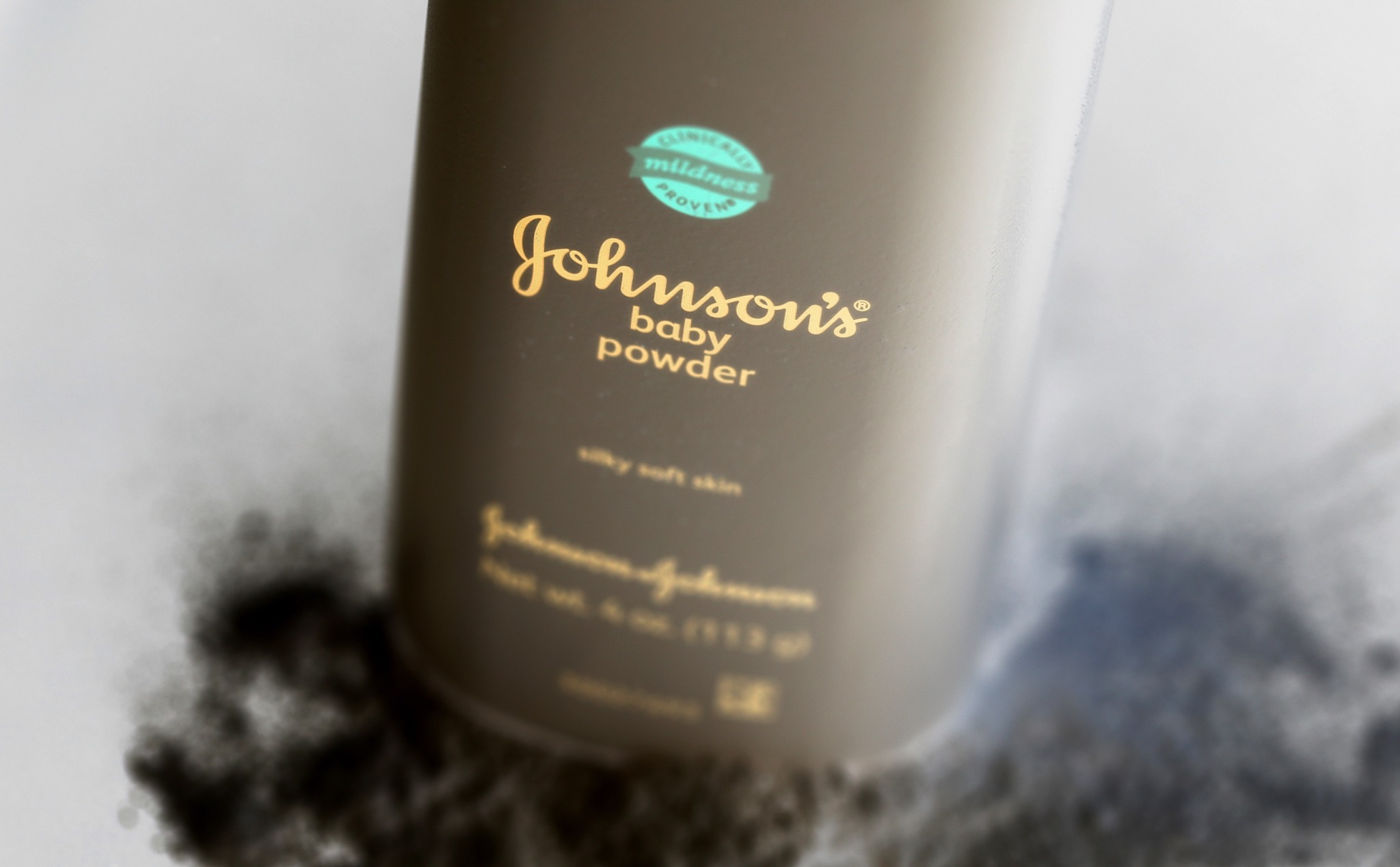 Johnson & Johnson đã biết sản phẩm phấn rôm trẻ em có chứa amiang từ rất lâu?