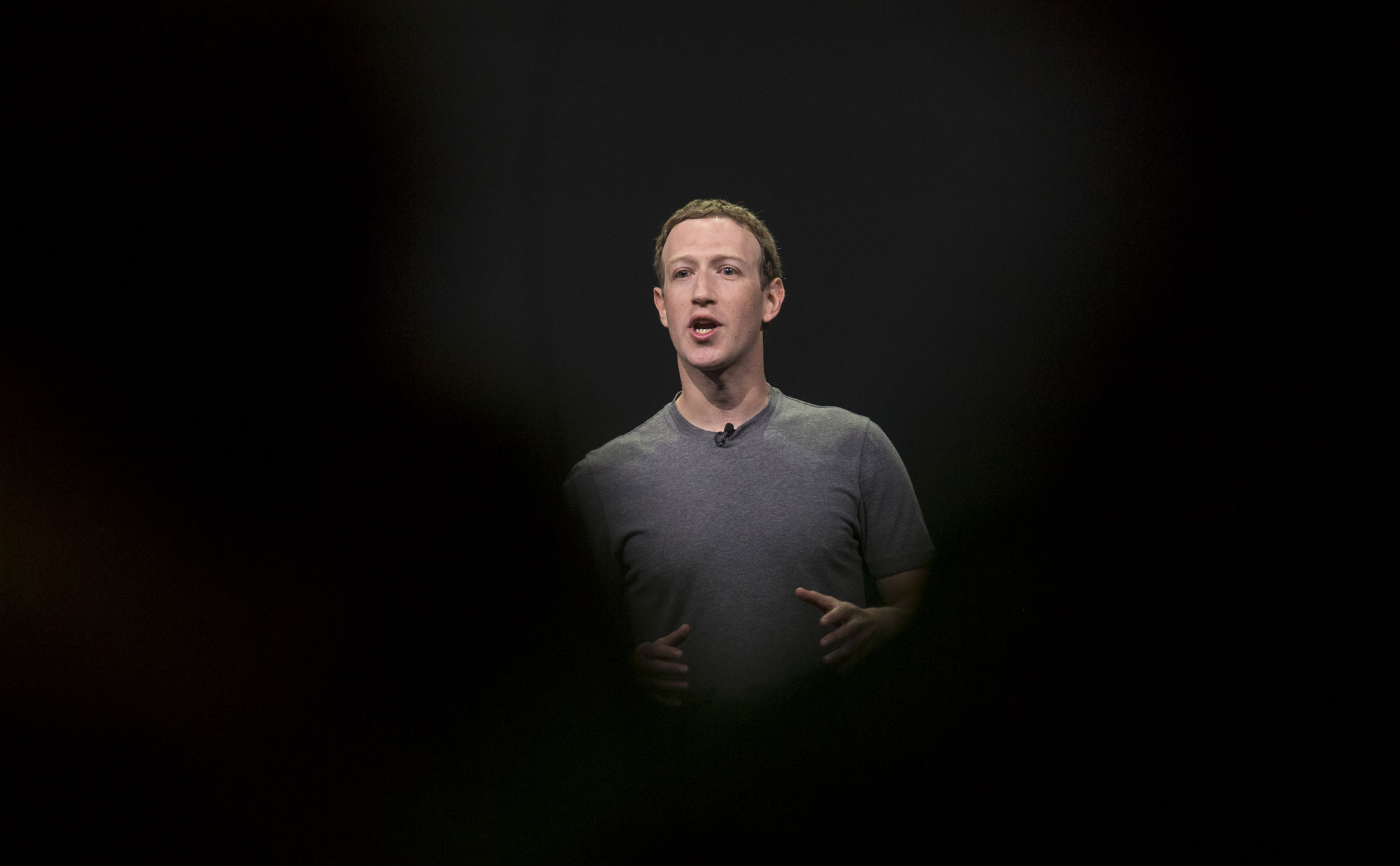 Mark Zuckerberg nhìn lại Facebook 2018: Chúng tôi đã thay đổi, chúng tôi hứa