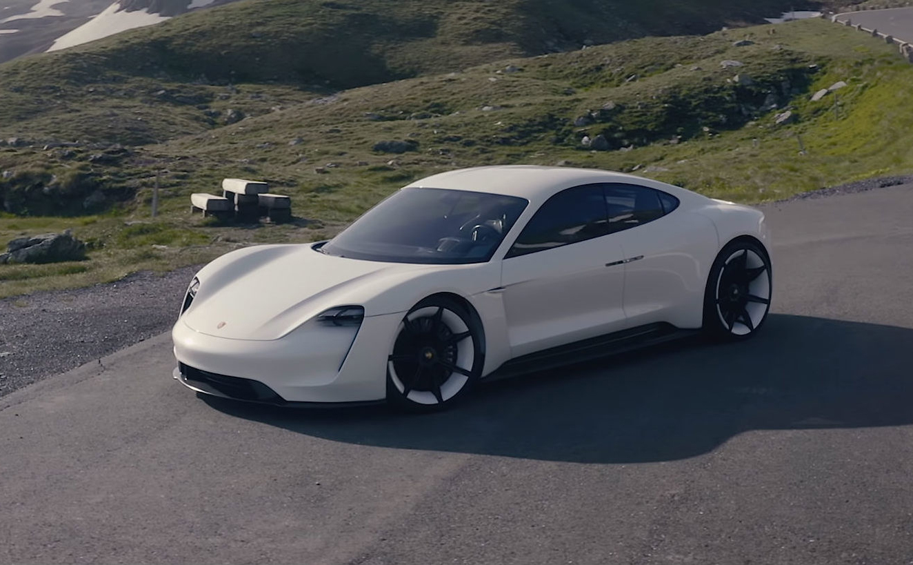 Phần lớn những người đặt trước xe điện Porsche Taycan đã sở hữu Tesla