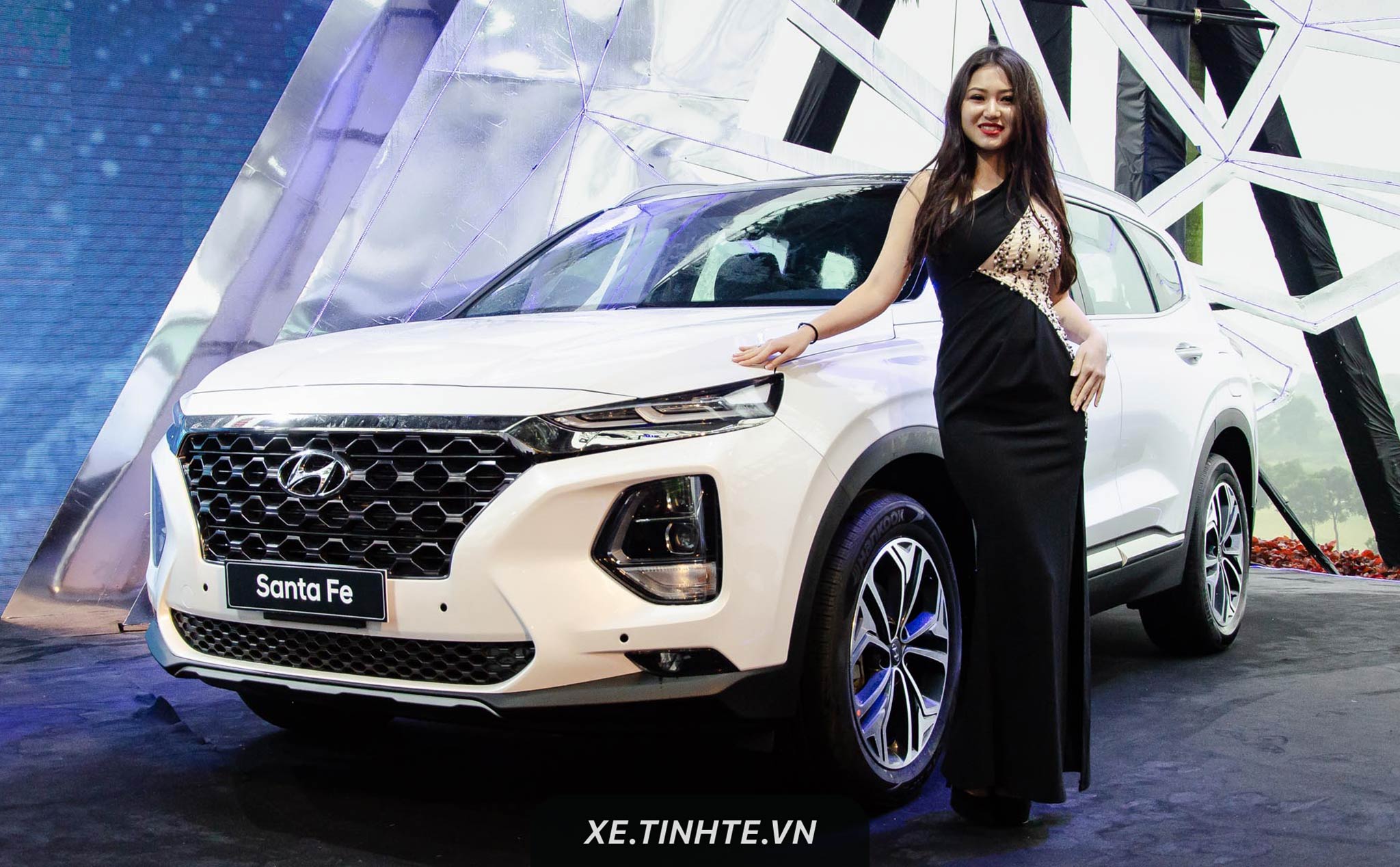 Hyundai ra mắt Santa Fe 2019 tại VN - nâng cấp trang bị, không gian tốt hơn, giá từ 995 triệu