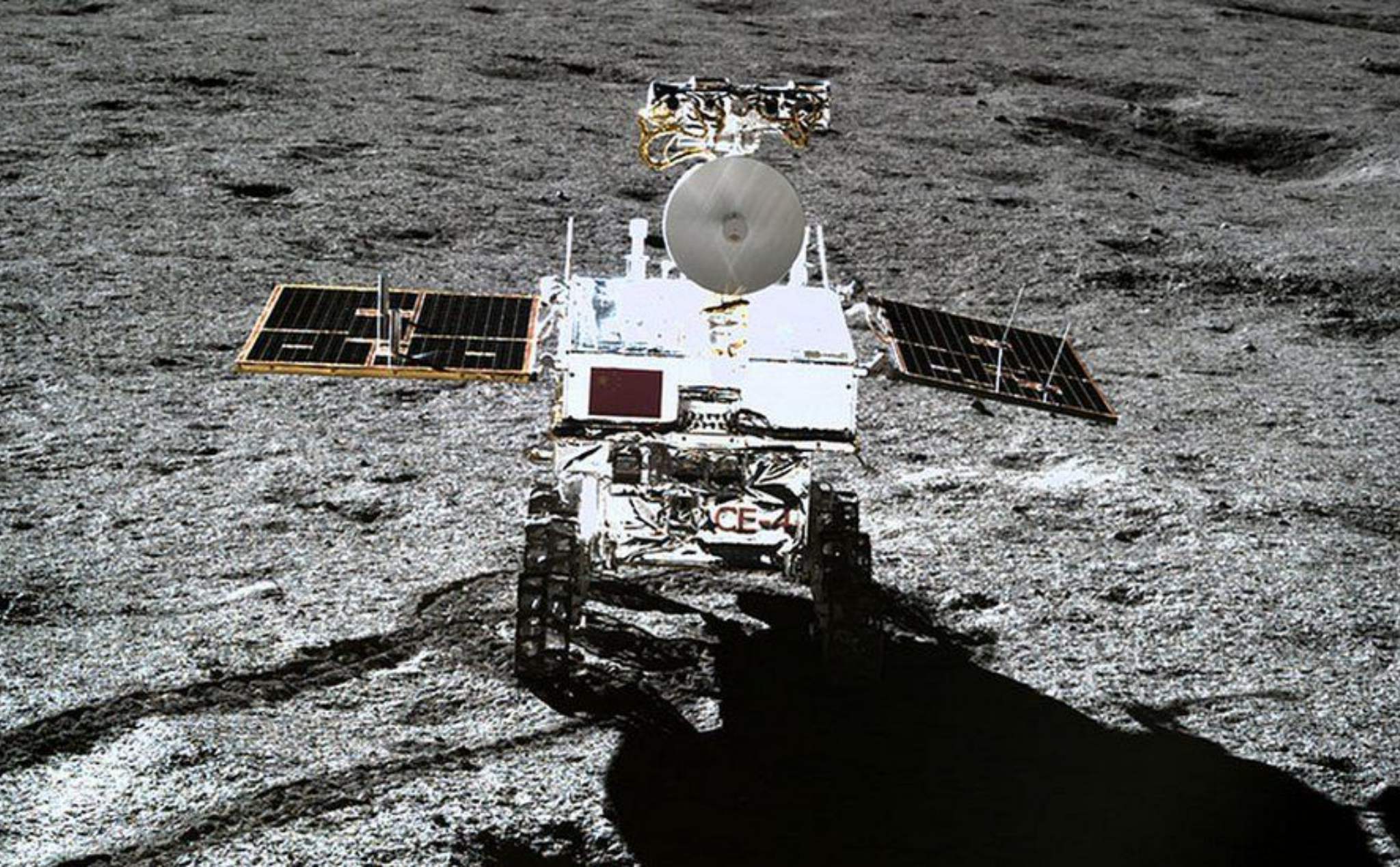 Các hình ảnh sắc nét đầu tiên từ tàu Chang'e 4 chụp lại ở vùng tối Mặt trăng