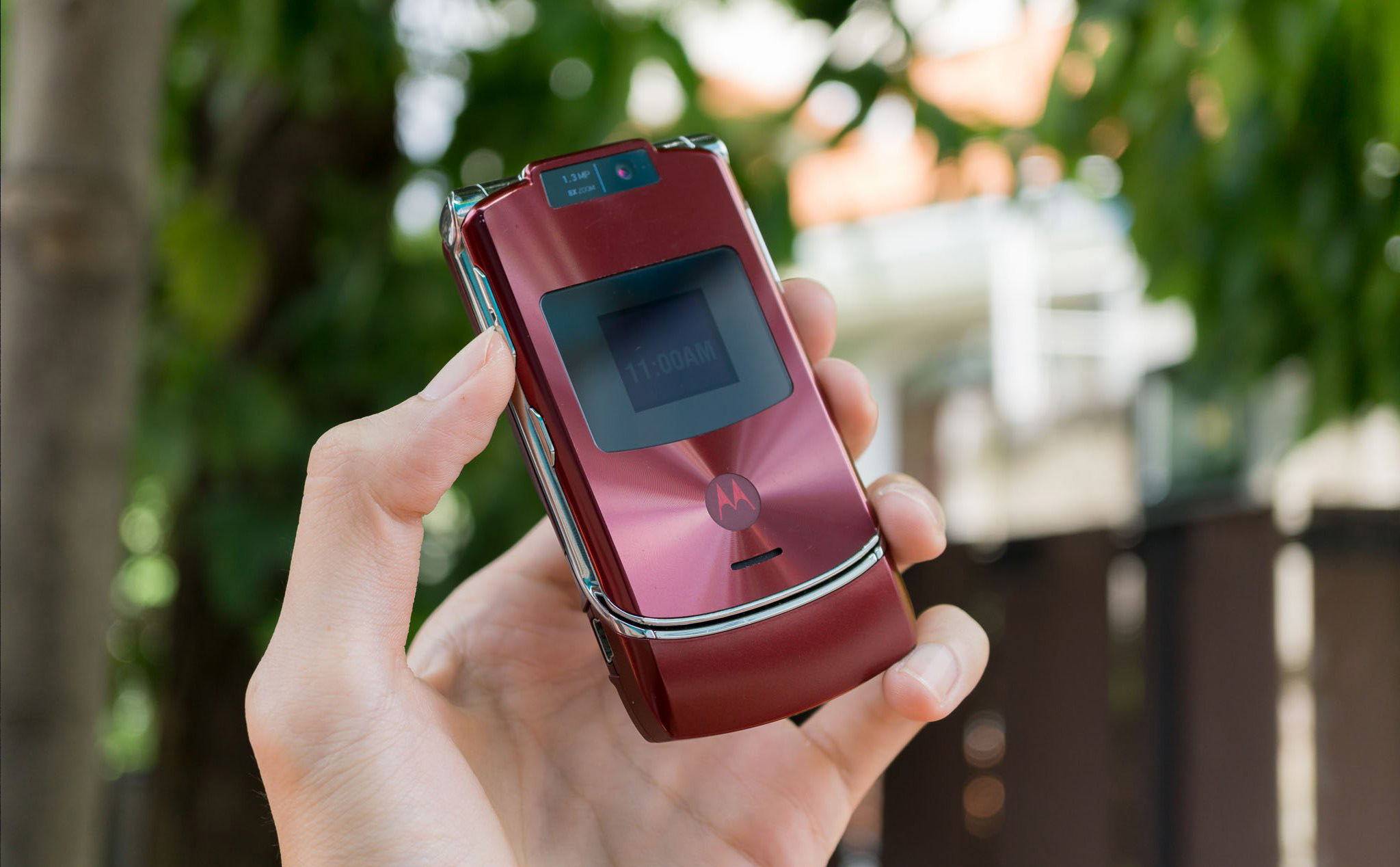 Motorola RAZR có thể sẽ trở lại: Màn hình gập, giá 1.500 USD