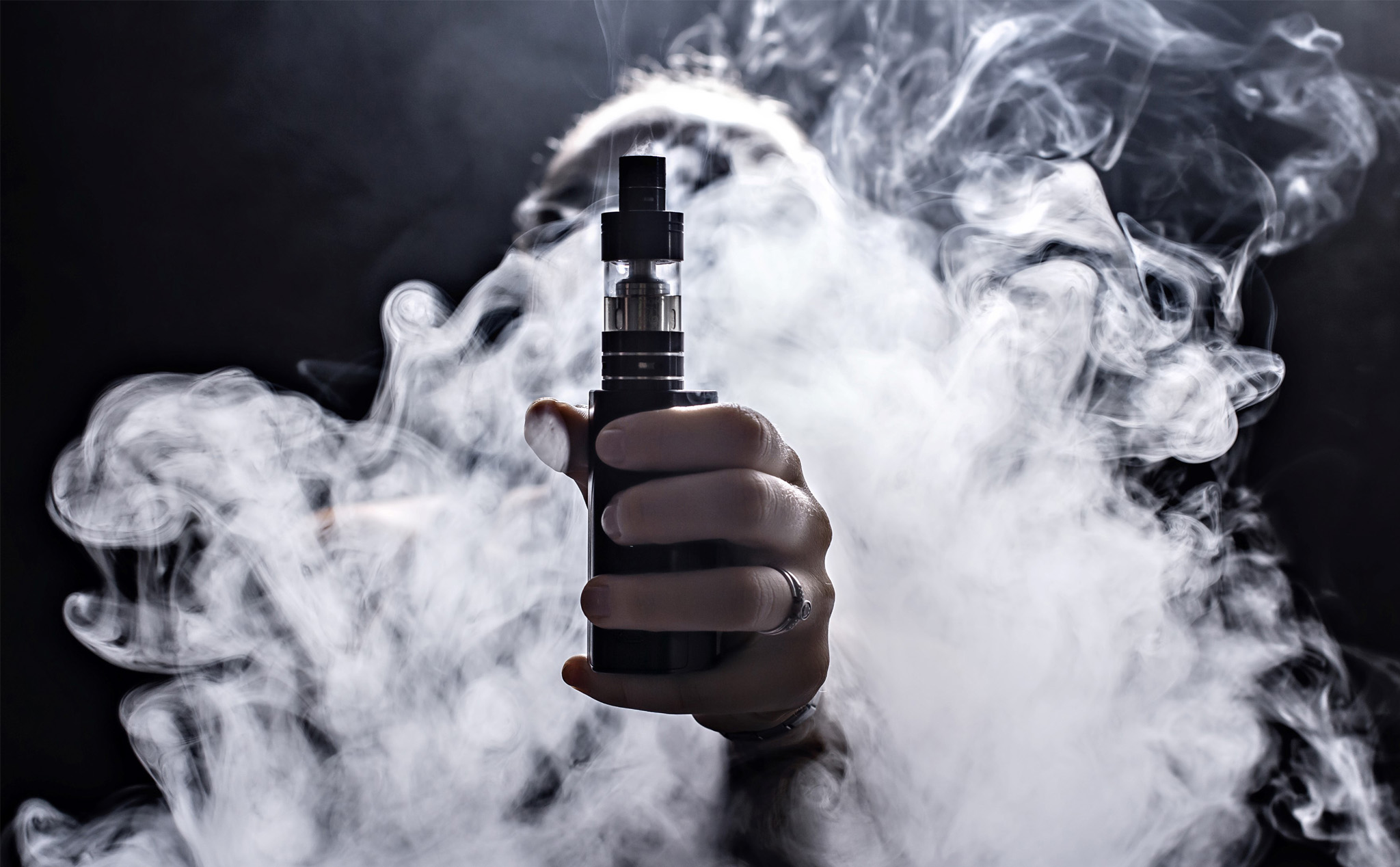 Ủy viên FDA: Nếu tỷ lệ sử dụng thuốc lá điện tử trong giới trẻ không giảm, nó sẽ bị cấm