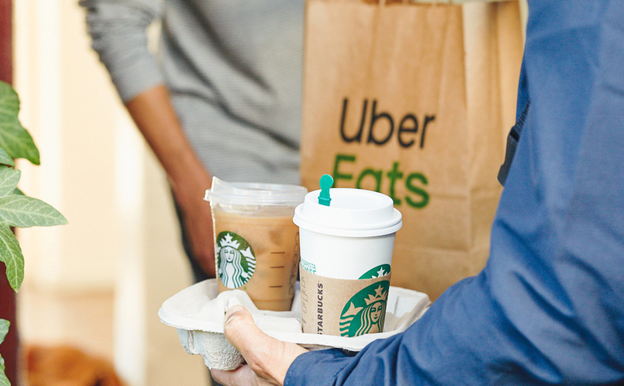 Starbucks hợp tác với Uber Eats cho việc giao hàng