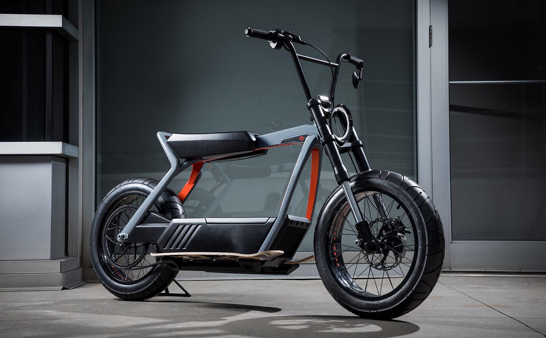 Harley-Davidson giới thiệu nguyên mẫu scooter và xe đạp núi chạy điện