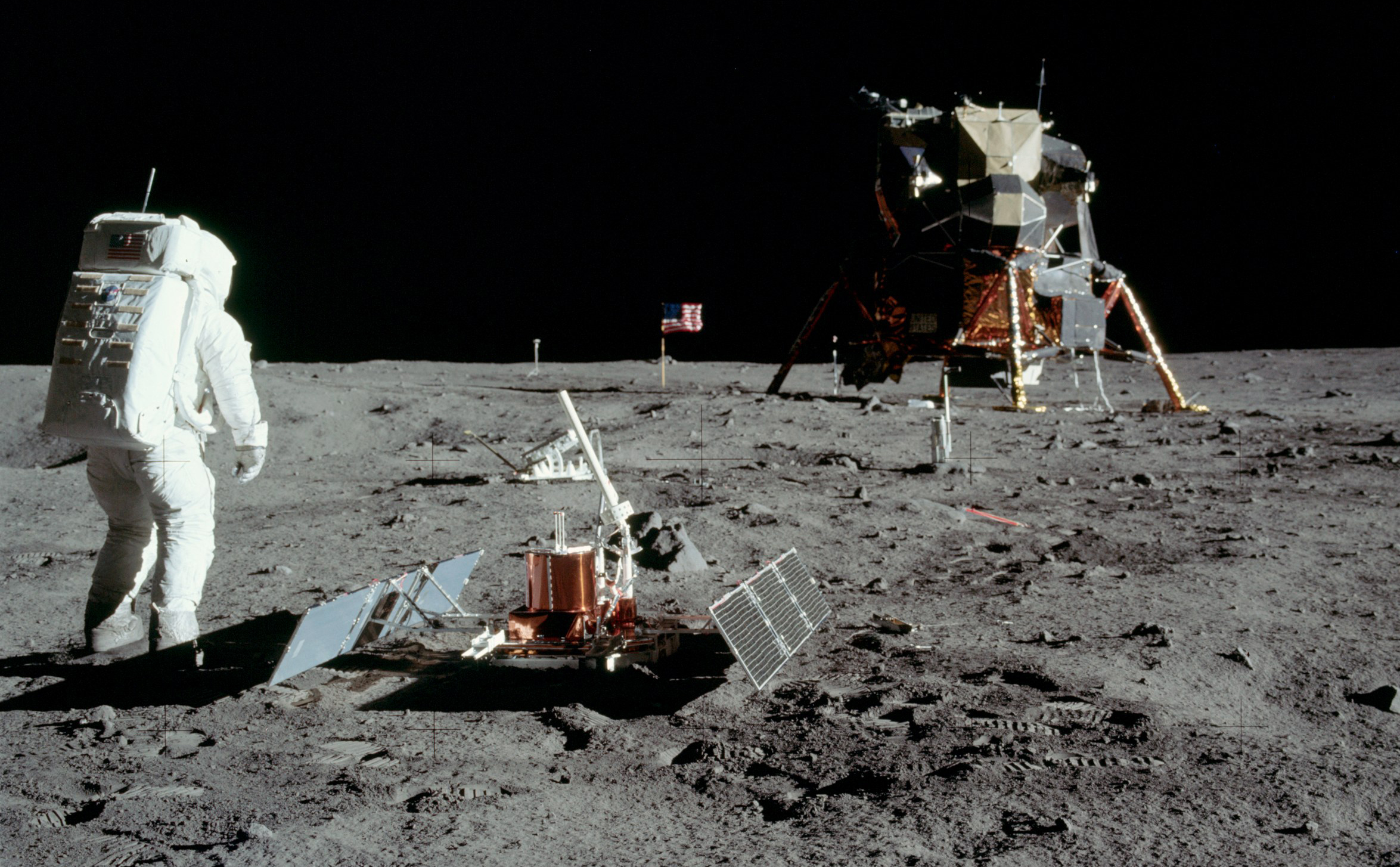 Xem phim tài liệu Apollo: Missions to the Moon với những âm thanh chưa từng được nghe thấy