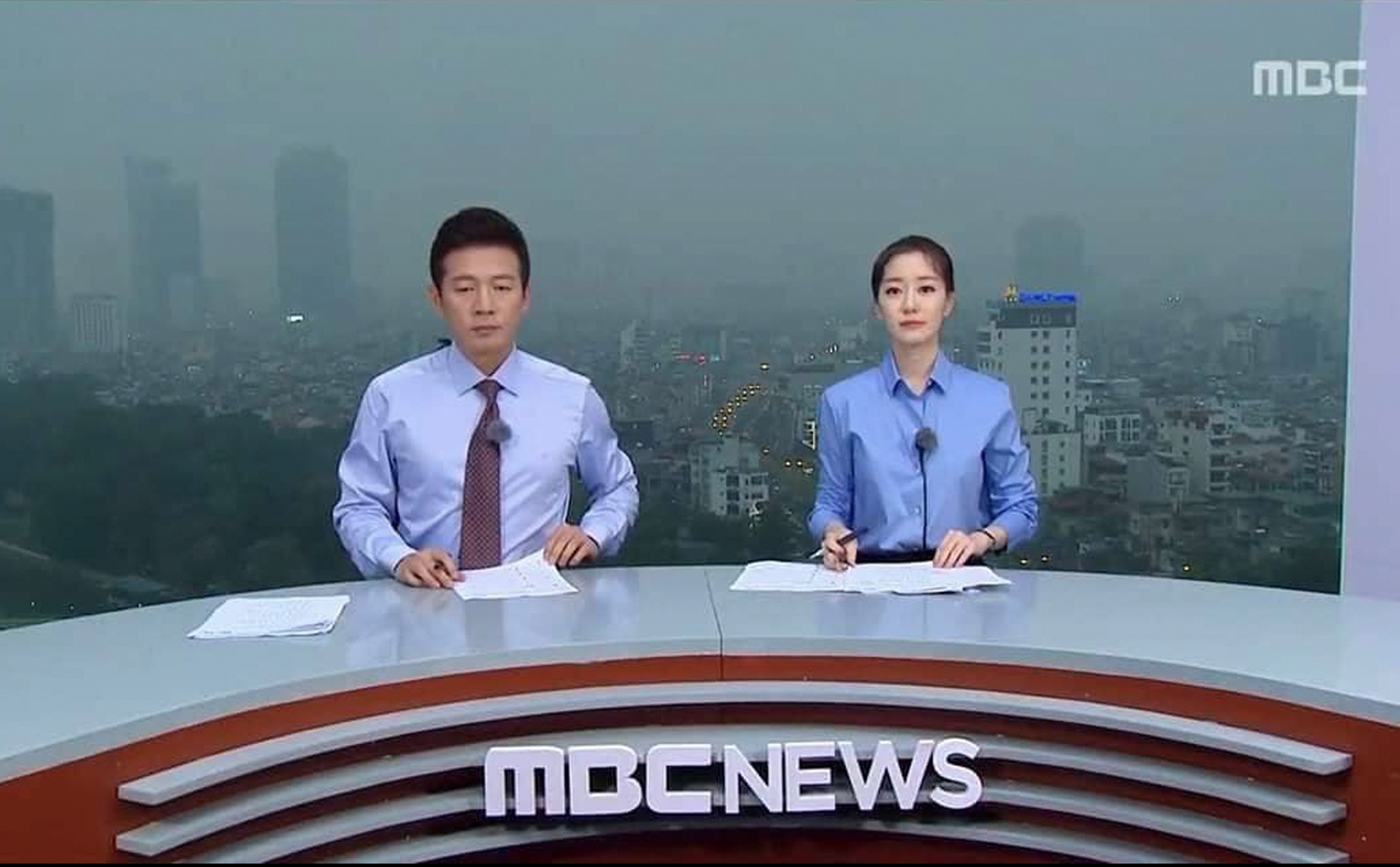 Đài truyền hình Hàn Quốc làm tin hội nghị thượng đỉnh như thế nào?