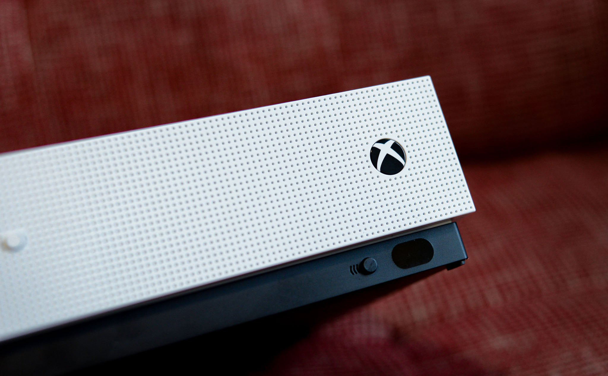 Tin đồn: Xbox One S không có ổ đĩa sẽ giới thiệu vào tháng 04, bán ra trong tháng 05