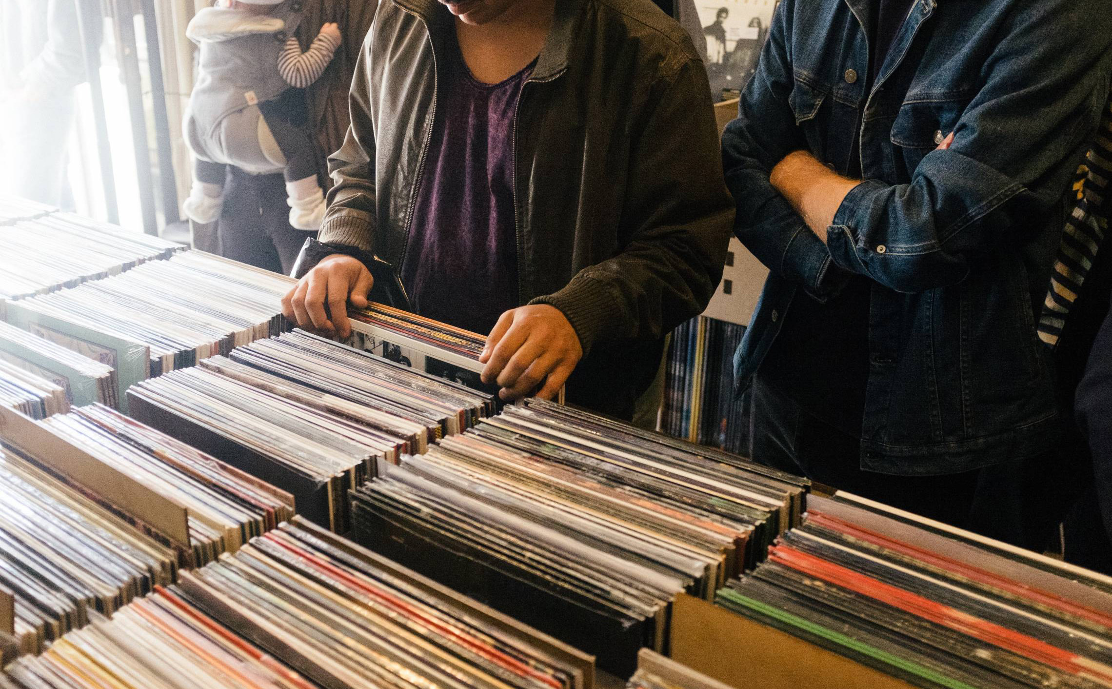 Lợi nhuận từ doanh số vinyl đạt mức cao nhất tính từ năm 1988