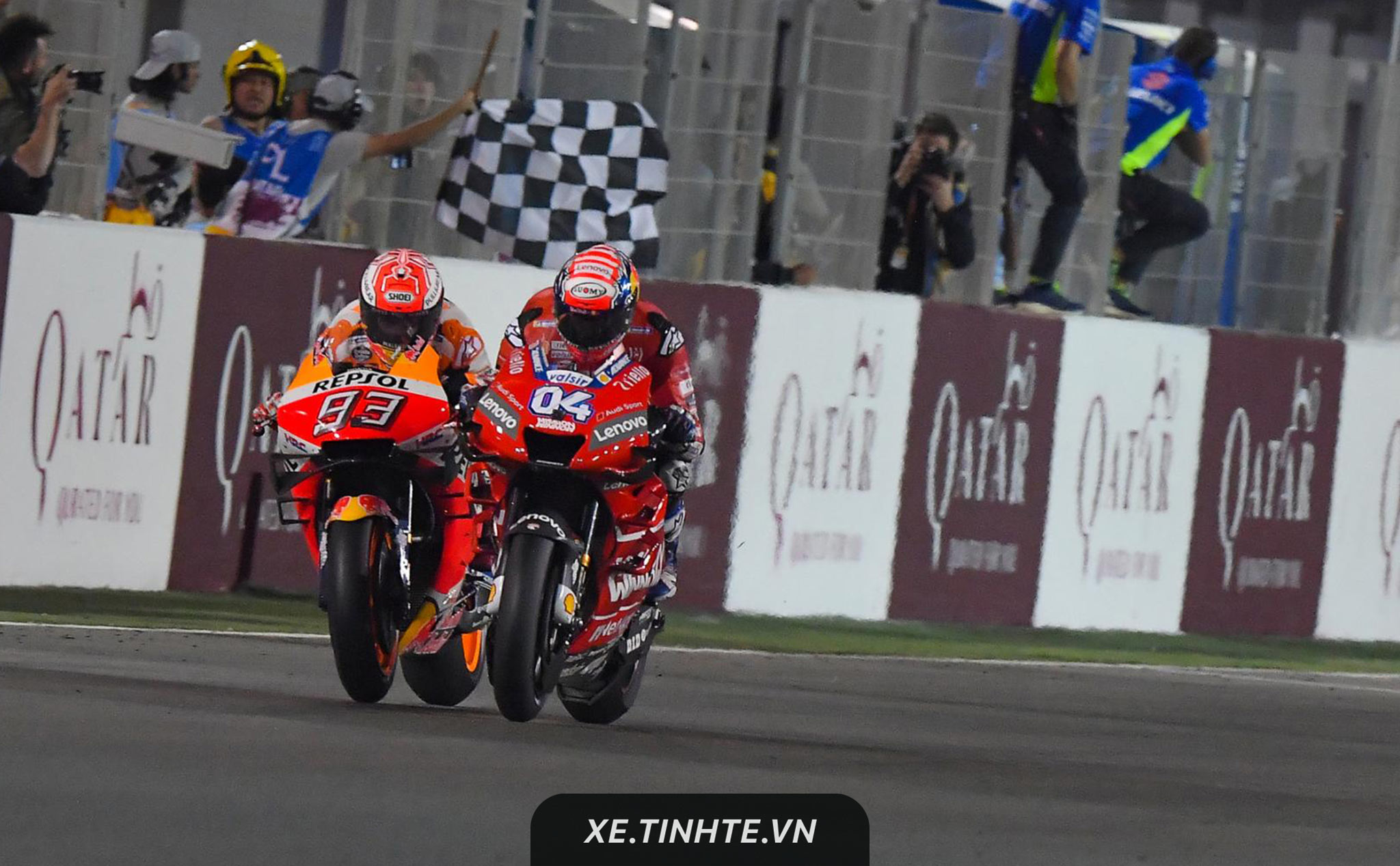 #MotoGP19 - Dovizioso đánh bại Marquez với 0,023 giây, năm thứ 2 liên tiếp về nhất tại QatarGP