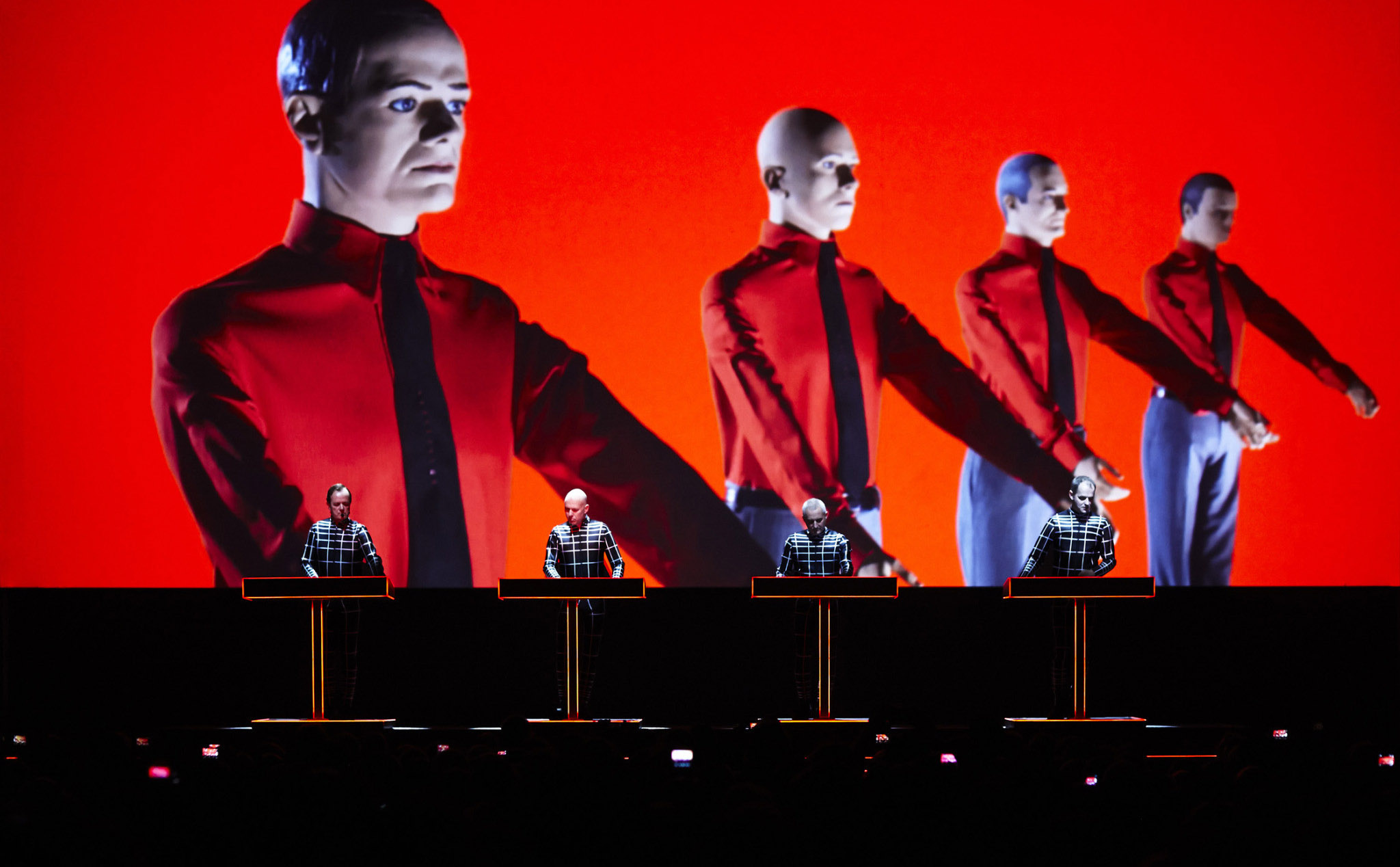 50 năm ban nhạc Kraftwerk: Những bản nhạc “vô hồn” nhưng định hình thế giới nhạc điện tử hiện đại